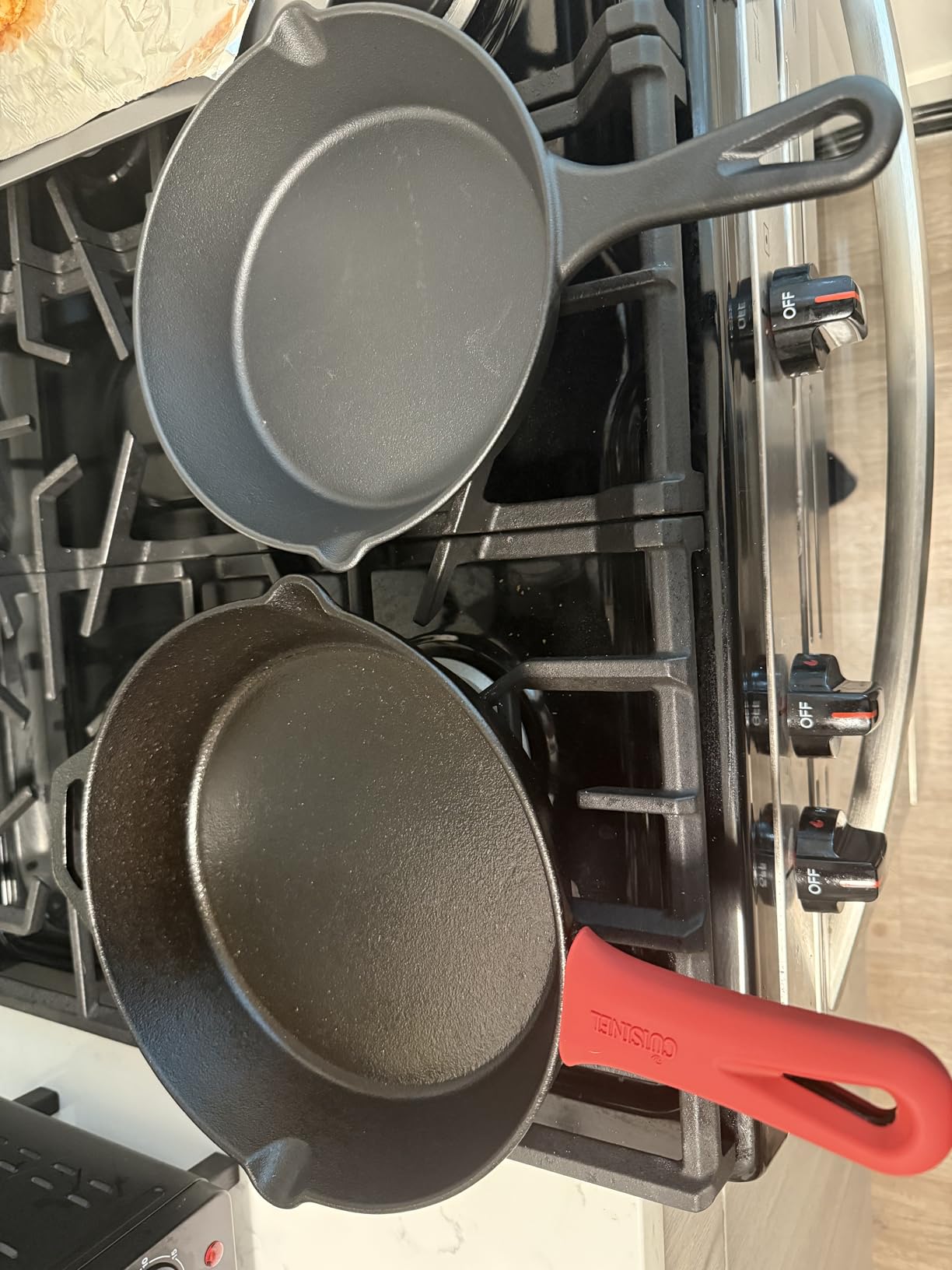 Cuisinel Cast Iron Skillet Set - 8 Inch, 10 Inch, 12 Inch Pre-Seasoned Frying Pans with Silicone Handle Grip Covers - Indoor/Outdoor, Oven, Grill, Stove, BBQ, Fire, Induction Safe customer photo 2