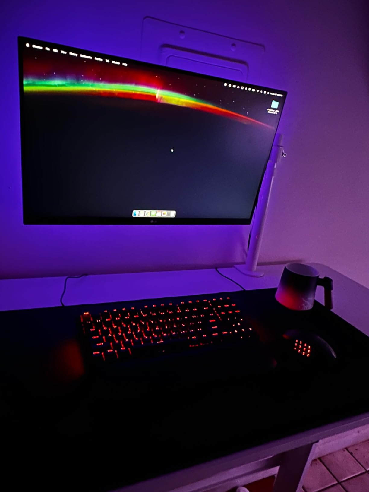 SteelSeries Aerox 9 Wireless - Holey RGB Gaming Mouse - Ultra-lightweight Water Resistant Design - 18 Buttons - Bluetooth/2.4 GHz - 18K DPI TrueMove Air Optical Sensor customer photo 2