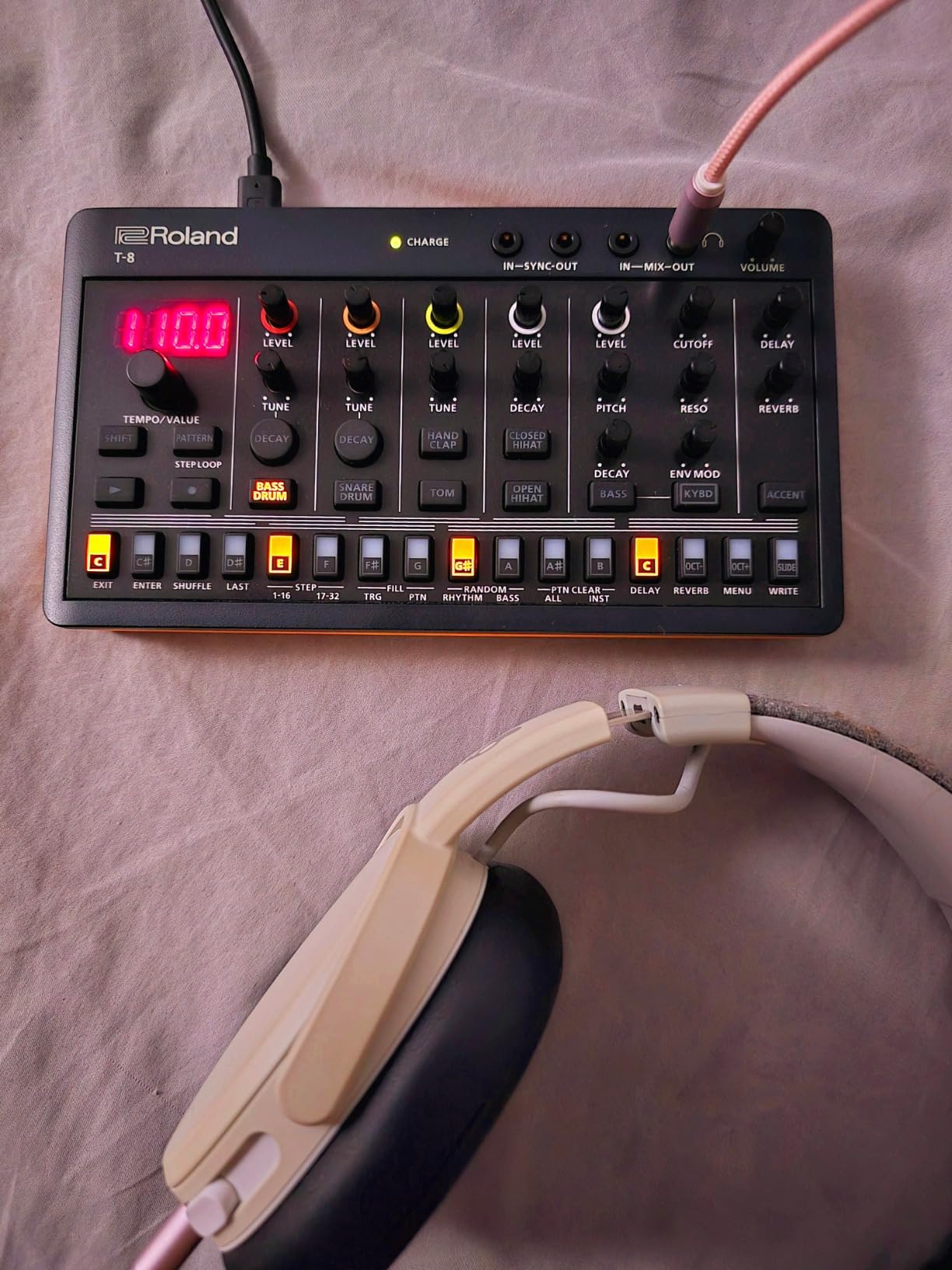 Roland AIRA Compact T-8 Beat Machine - Ultra-Portable Rhythm and Bass Machine with Genuine Roland Sounds, TR-REC Drum Sequencer, Six Rhythm Tracks, Built-in Effects customer photo 1