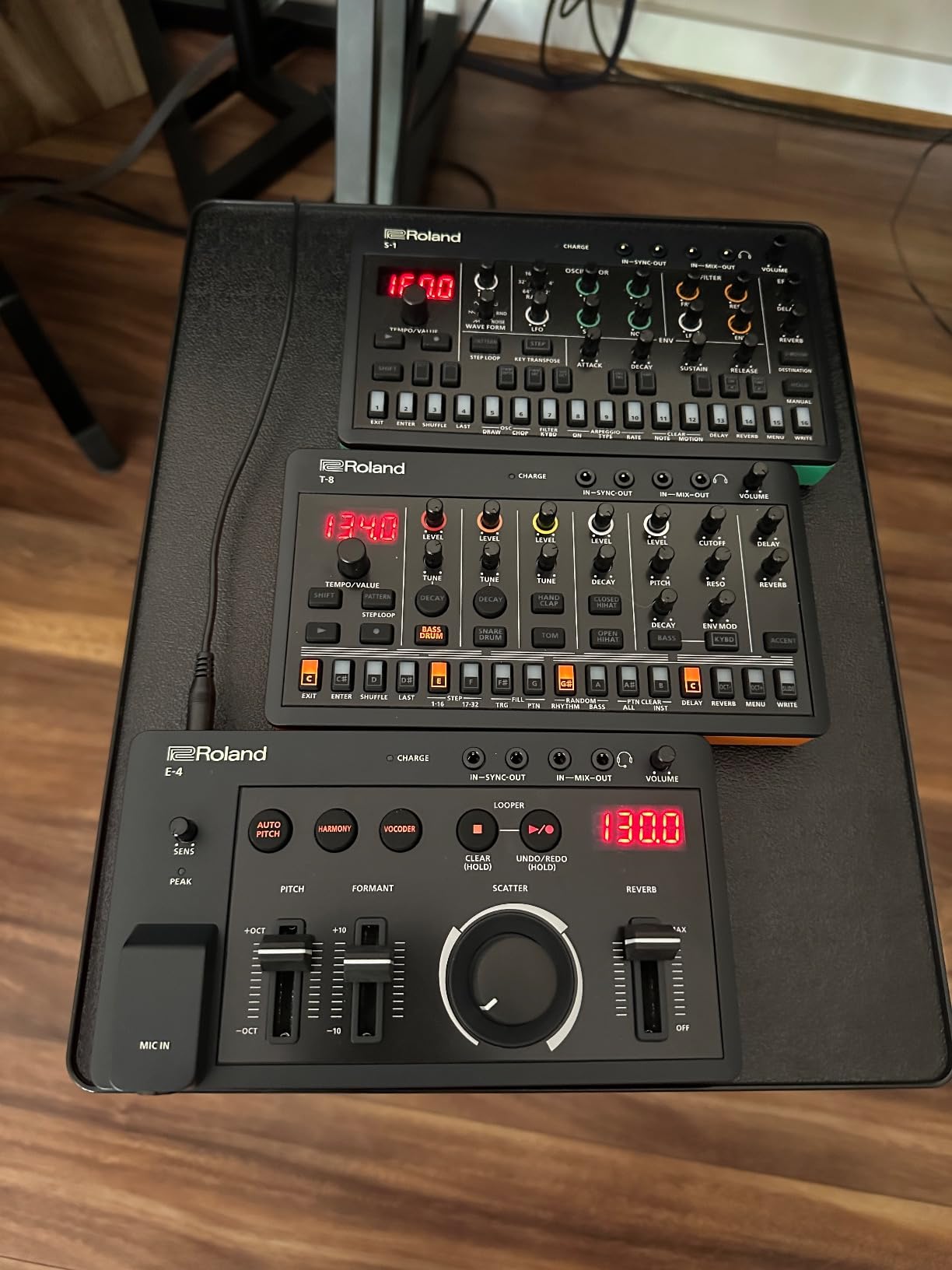 Roland AIRA Compact T-8 Beat Machine - Ultra-Portable Rhythm and Bass Machine with Genuine Roland Sounds, TR-REC Drum Sequencer, Six Rhythm Tracks, Built-in Effects customer photo 2