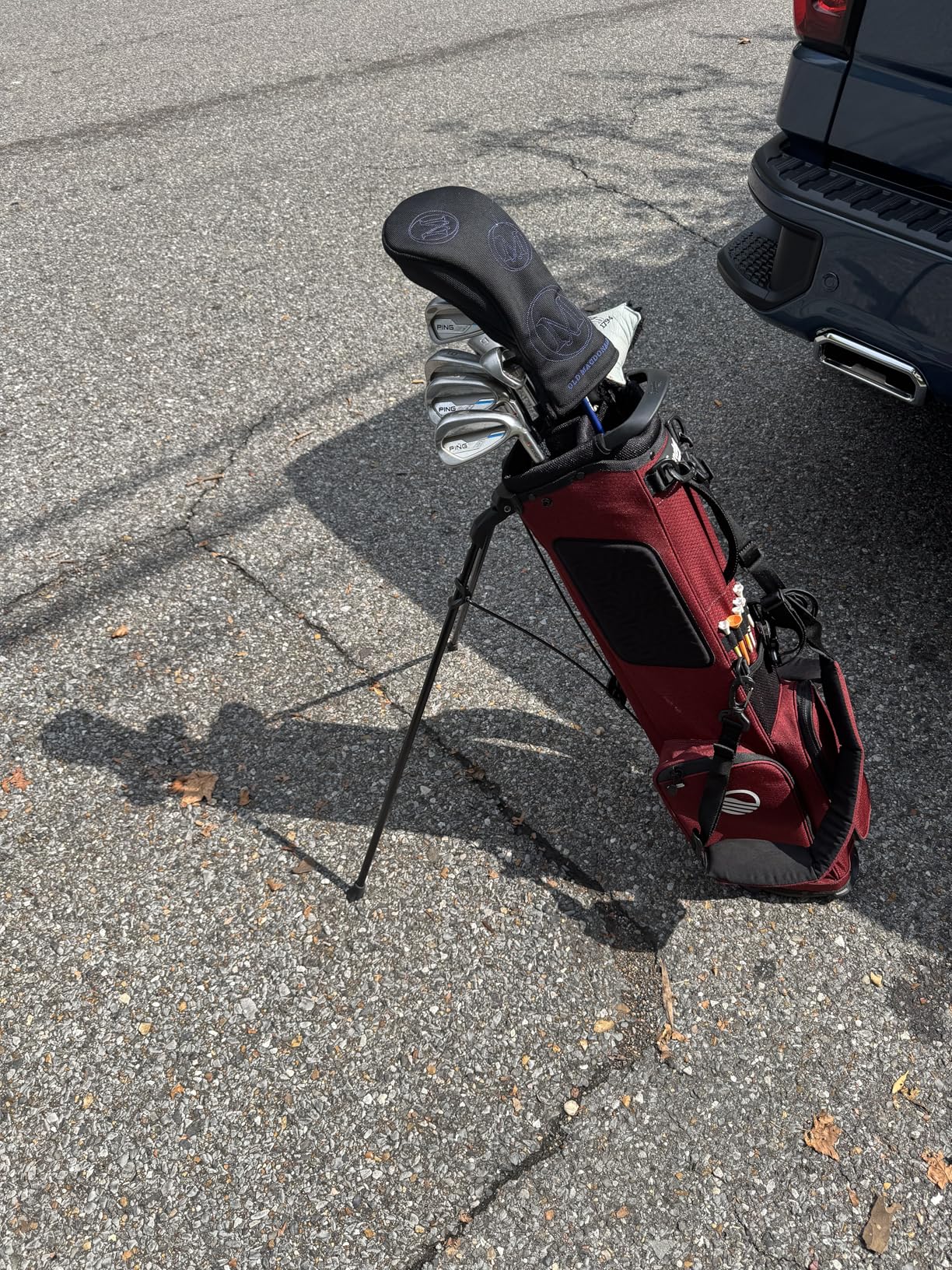 Sunday Golf El Camino Bag - Lightweight Sunday Golf Bag with Strap and Stand - Easy to Carry - Golf Stand Bag for The Driving Range, Par 3 and Standard Courses, 3.9 pounds customer photo 1