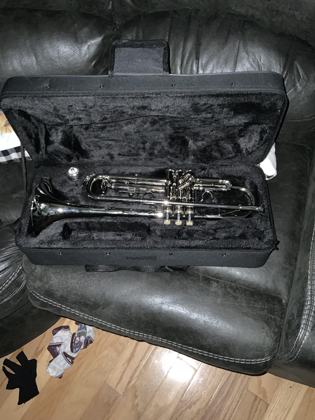 Ktaxon Bb Standard Trumpet for Beginners,Trumpet for Student with Hard Case,7C Mouthpiece,Cleaning Cloth,Gloves,Brass Instruments for Kids and Adults(Gold) customer photo 2
