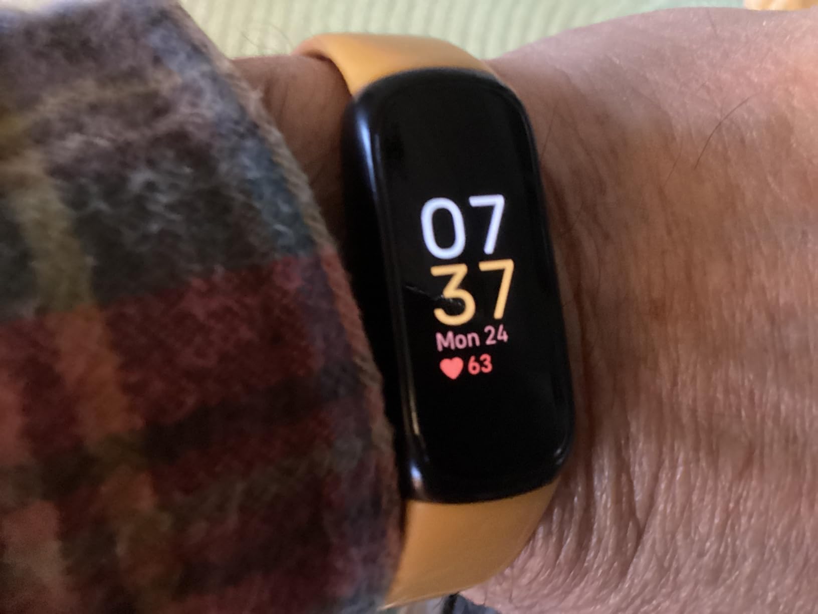 Fitbit Inspire 3 Health & Fitness-Tracker with Stress Management, Workout Intensity, Sleep Tracking, 24/7 Heart Rate and more, Midnight Zen/Black One Size (S & L Bands Included) customer photo 2