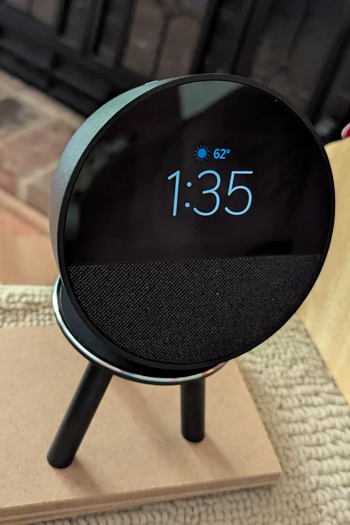 Amazon Echo Spot (newest model), Great for nightstands, offices and kitchens, Smart alarm clock, Designed for Alexa+, Glacier White customer photo 1