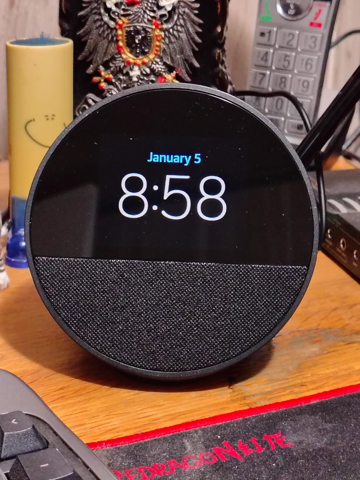 Amazon Echo Spot (newest model), Great for nightstands, offices and kitchens, Smart alarm clock, Designed for Alexa+, Glacier White customer photo 2