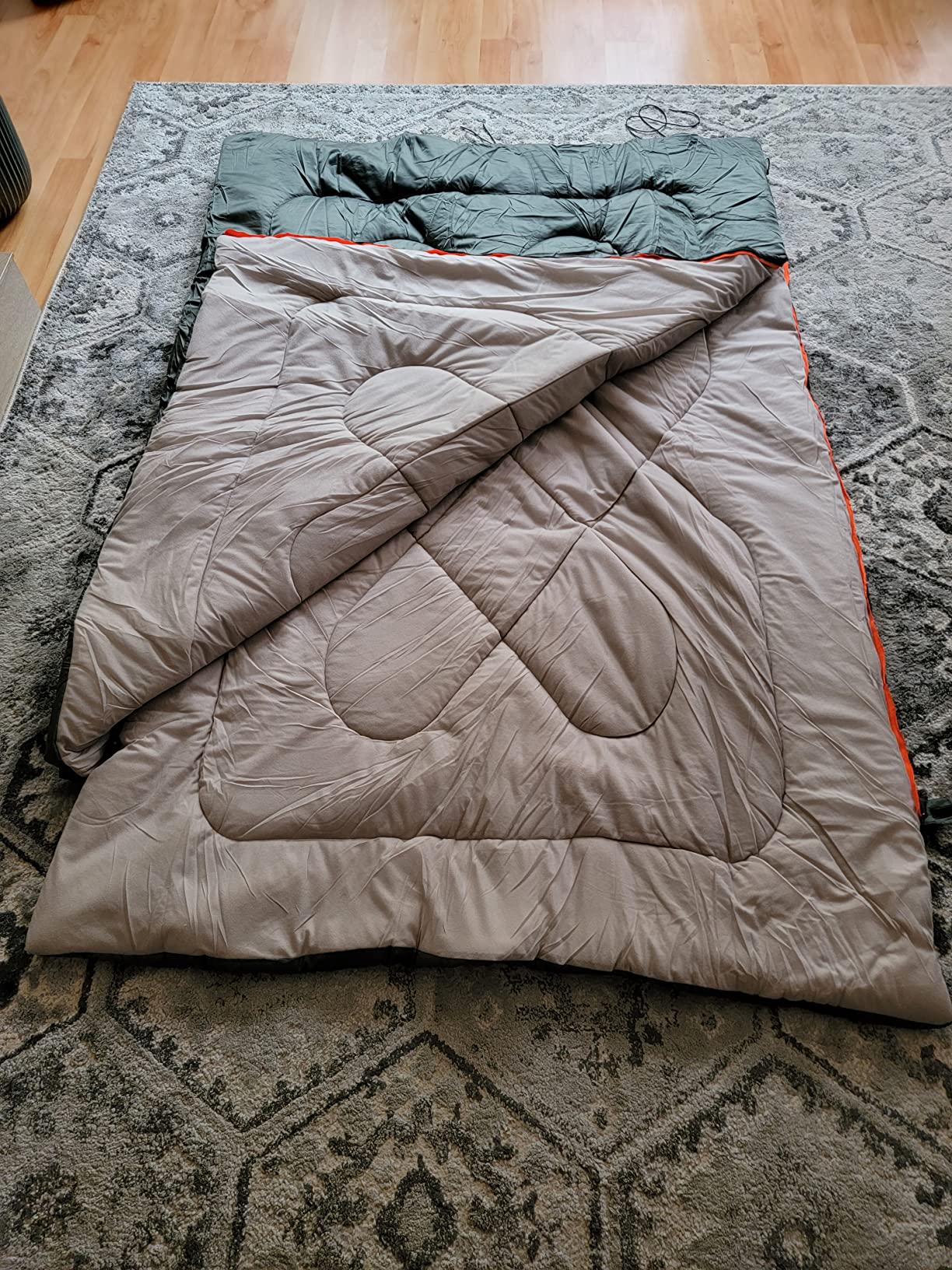 Amazon Basics 40°F Cold Weather Two-Person Sleeping Bag for Outdoor Camping, Queen Size XL, 87