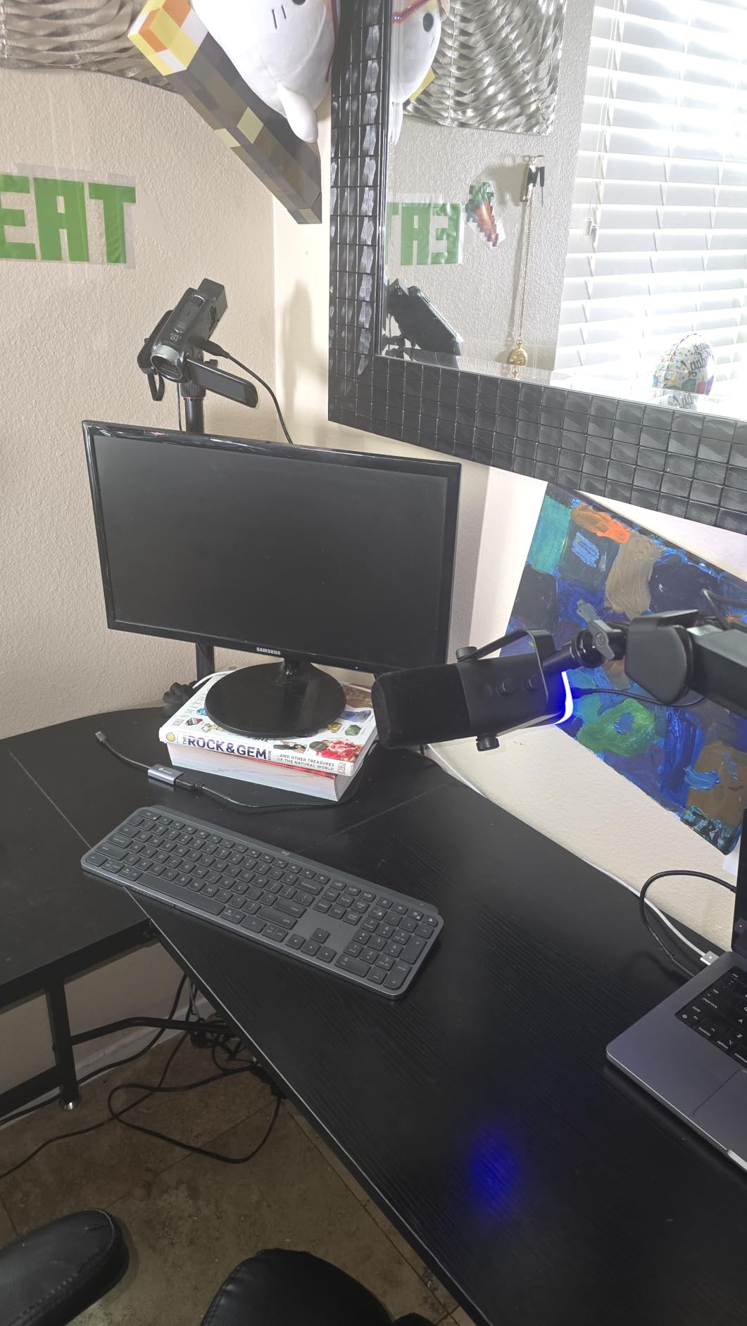 FIFINE USB/XLR Dynamic Microphone for Podcast Recording, PC Computer Gaming Streaming Mic with RGB Light, Mute Button, Headphones Jack, Desktop Stand, Vocal Mic for Singing YouTube-AmpliGame AM8 customer photo 2
