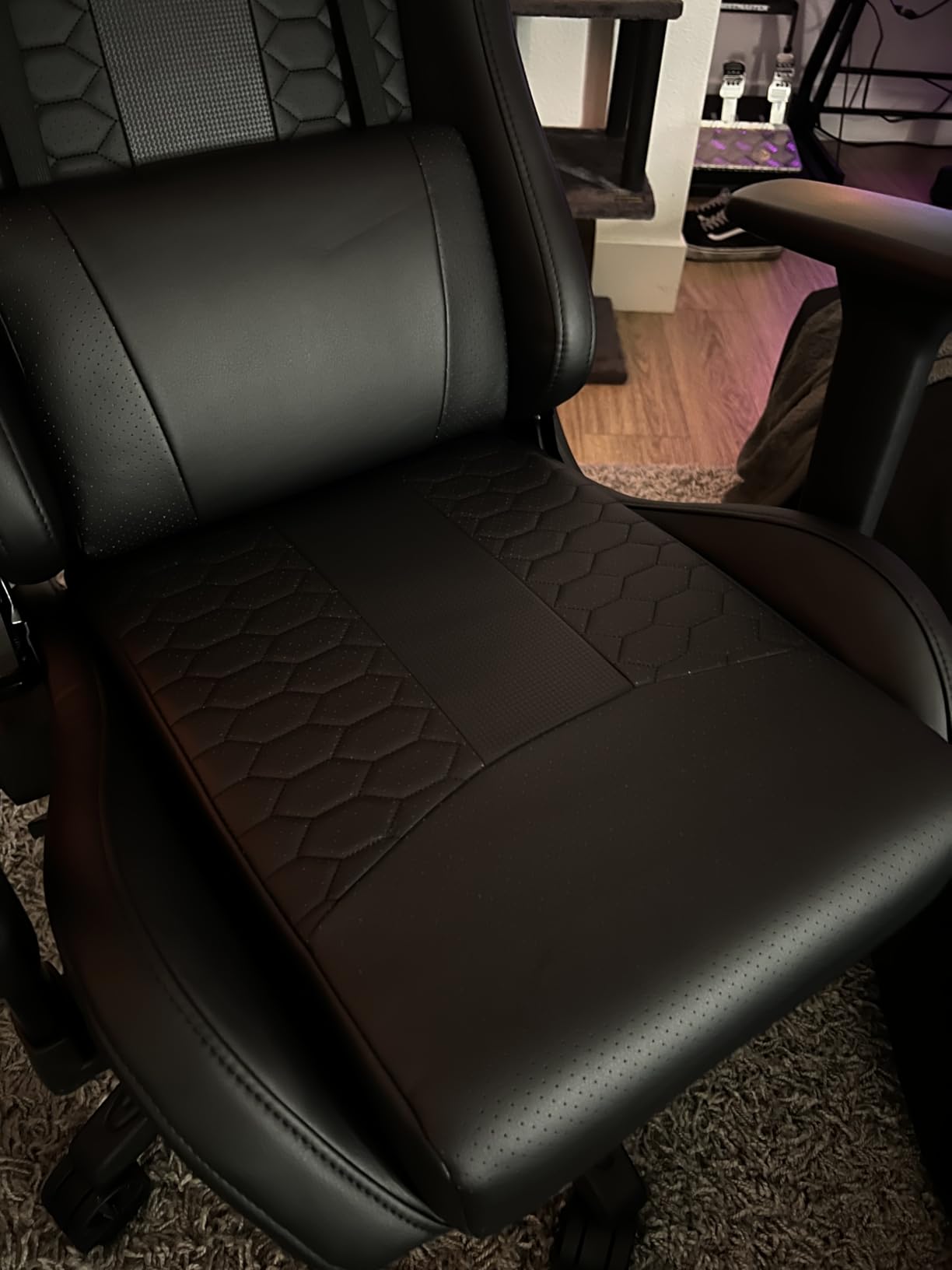 Corsair TC100 Relaxed Gaming Chair - Leatherette - Racing-Inspired Design - Lumbar Pillow - Detachable Memory Foam Neck Pillow - Adjustable Seat Height - Adjustable Armrests - Black customer photo 2