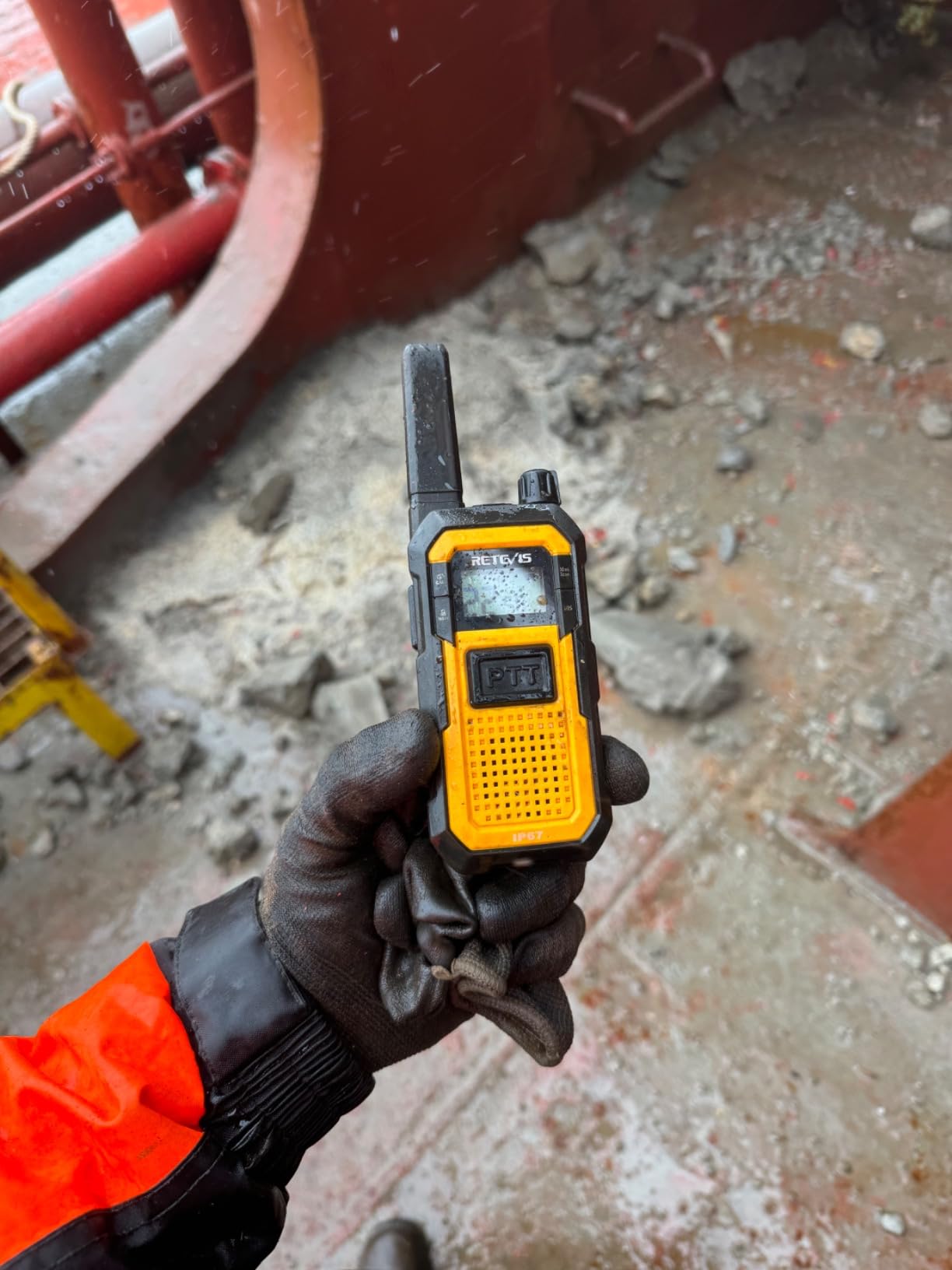 Retevis RB48 IP67 Waterproof Walkie Talkies Long Range, MIL-STD-810H Heavy Duty Two Way Radio, Rugged & Large Front PTT, Vibration Alert, NOAA, Floating, for Construction Job Site (4 Pack) Yellow customer photo 1