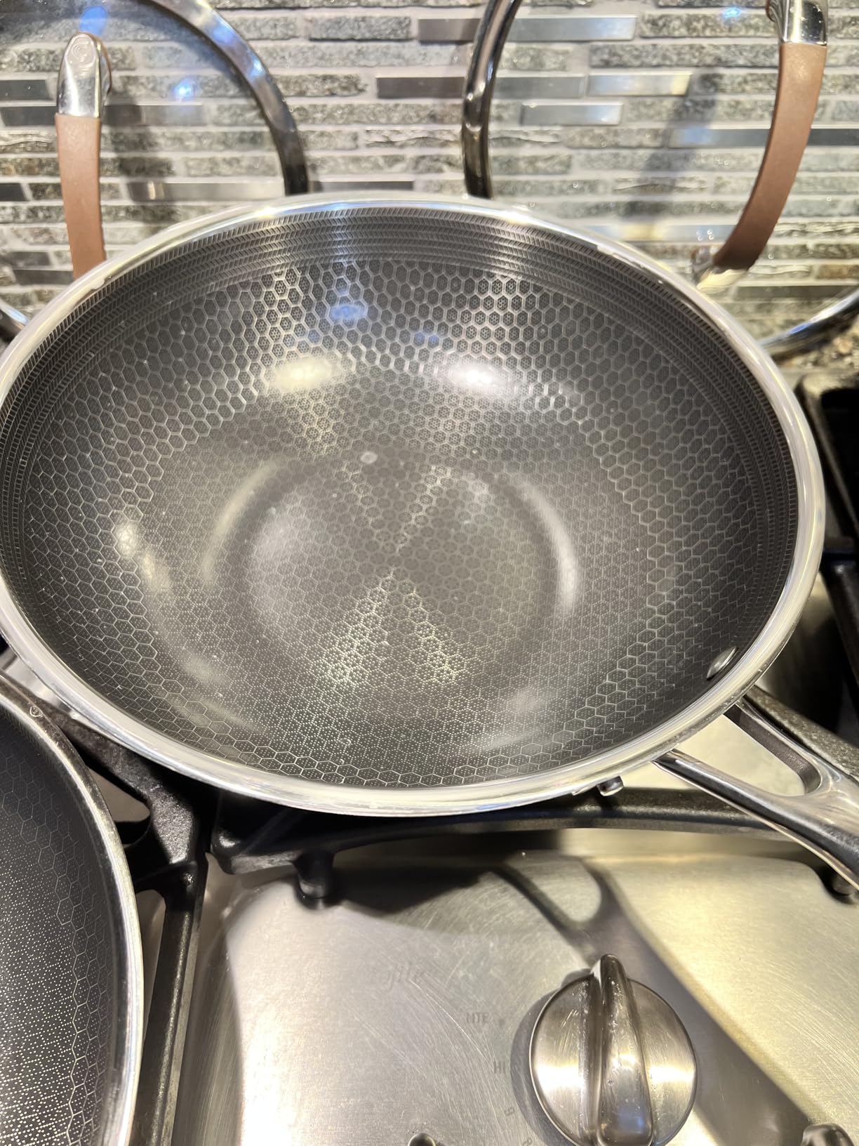 HexClad Hybrid Nonstick 5-Quart Dutch Oven with Stainless Steel Lid, Stay-Cool Handles, Dishwasher-Friendly, Oven-Safe Up to 900F, Induction Ready customer photo 1