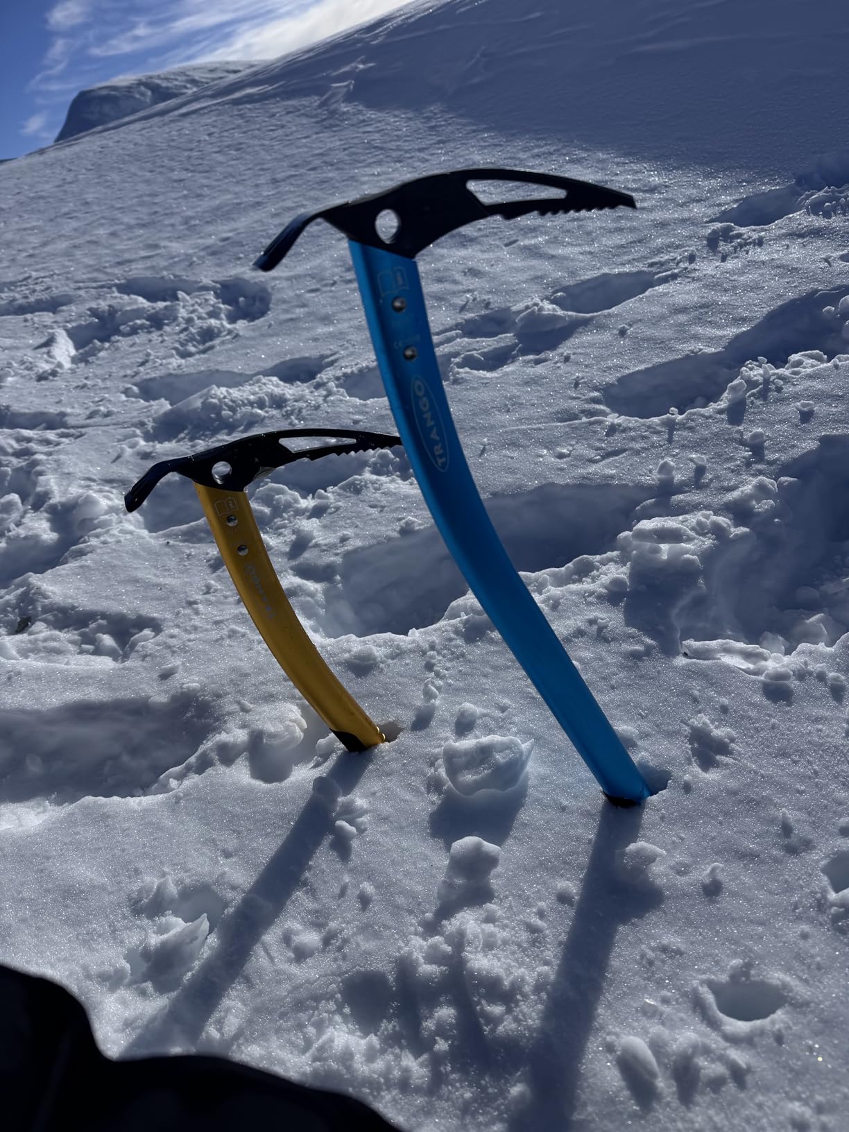 TRANGO Altum Ice Axe - Lightweight Aluminum Mountaineering Axe, Steel Pick, Plantable Shaft, Alpine Climbing, Blue, 65 cm customer photo 1