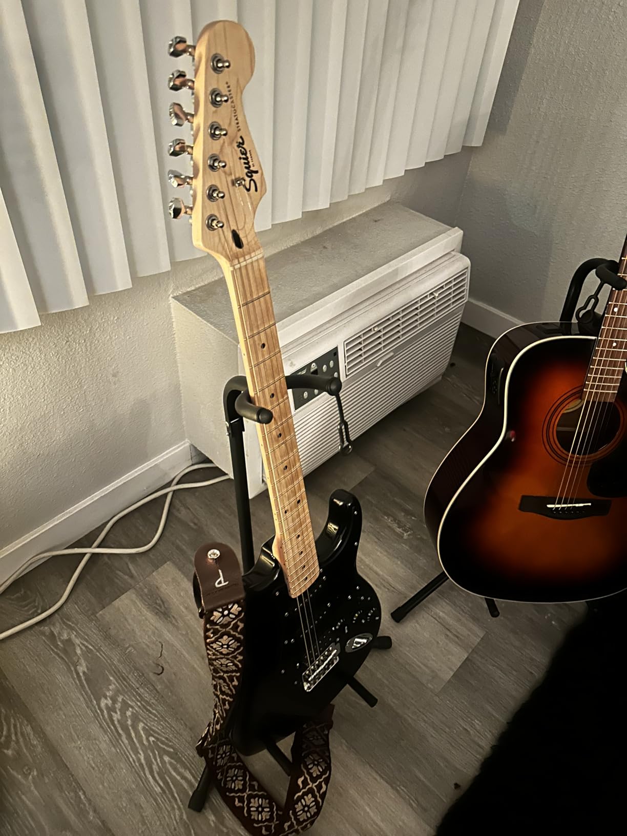 Squier Sonic Stratocaster Electric Guitar, Black, Maple Fingerboard, Black Pickguard customer photo 2
