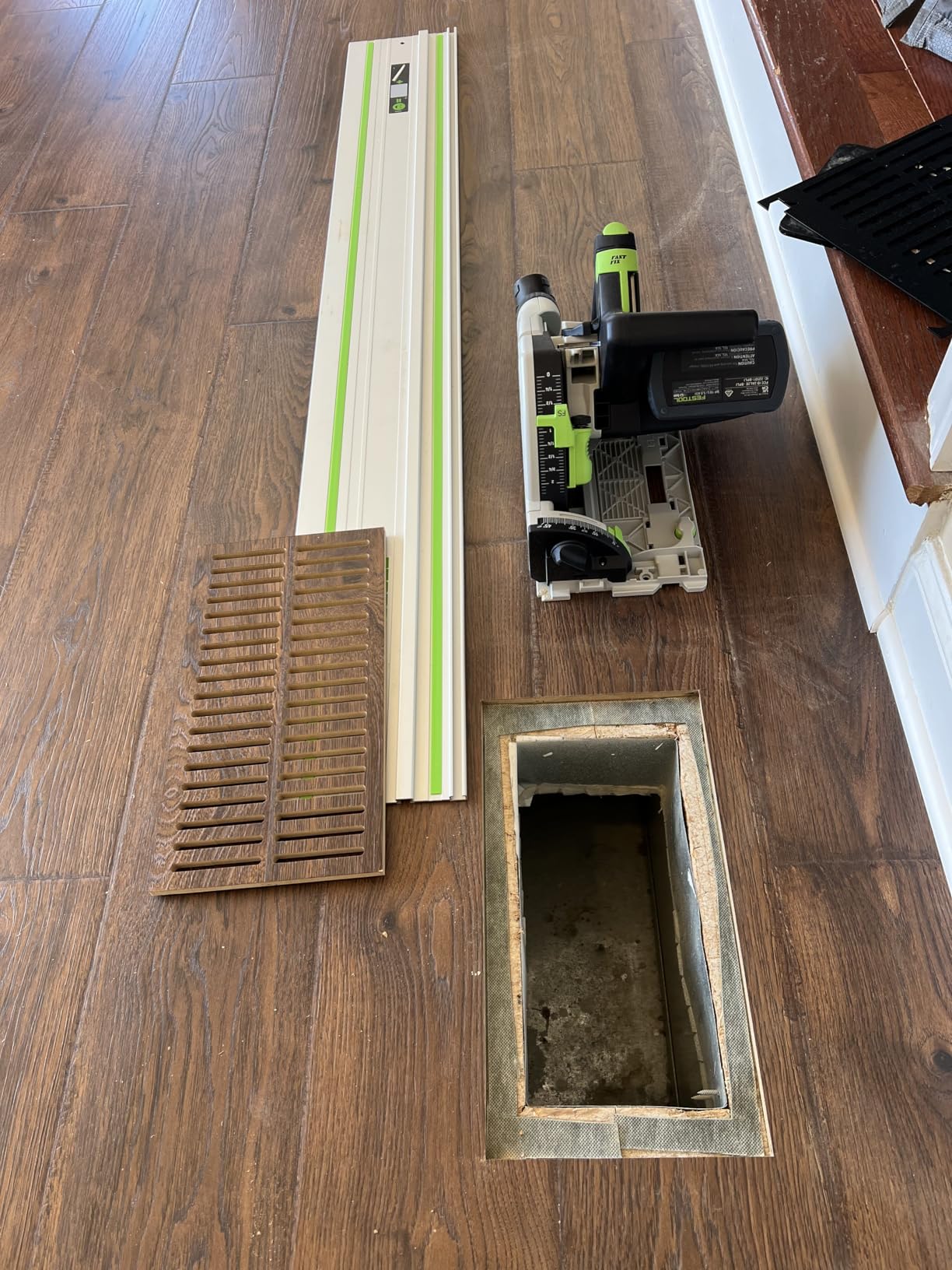 Cordless Plunge-Cut Track Saw TSC 55 18V 5.0 Ah KEBI-F-Plus with 55-Inch (1400mm) Guide Rail customer photo 1