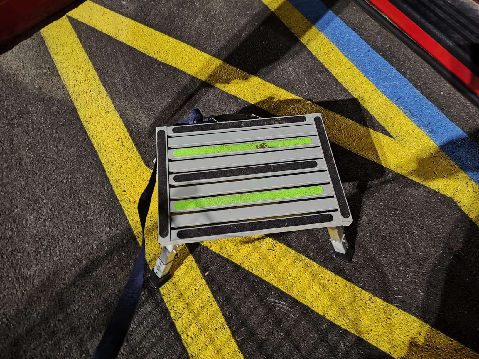 Homeon Wheels Aluminium RV Steps Adjustable Folding Step Stool with Non-Slip Rubber Feet, Stable Platform Supports 1000bs, Safety Strips, Handle, Easy Carry, Outdoor Camper Trailer Travel - Blue customer photo 2