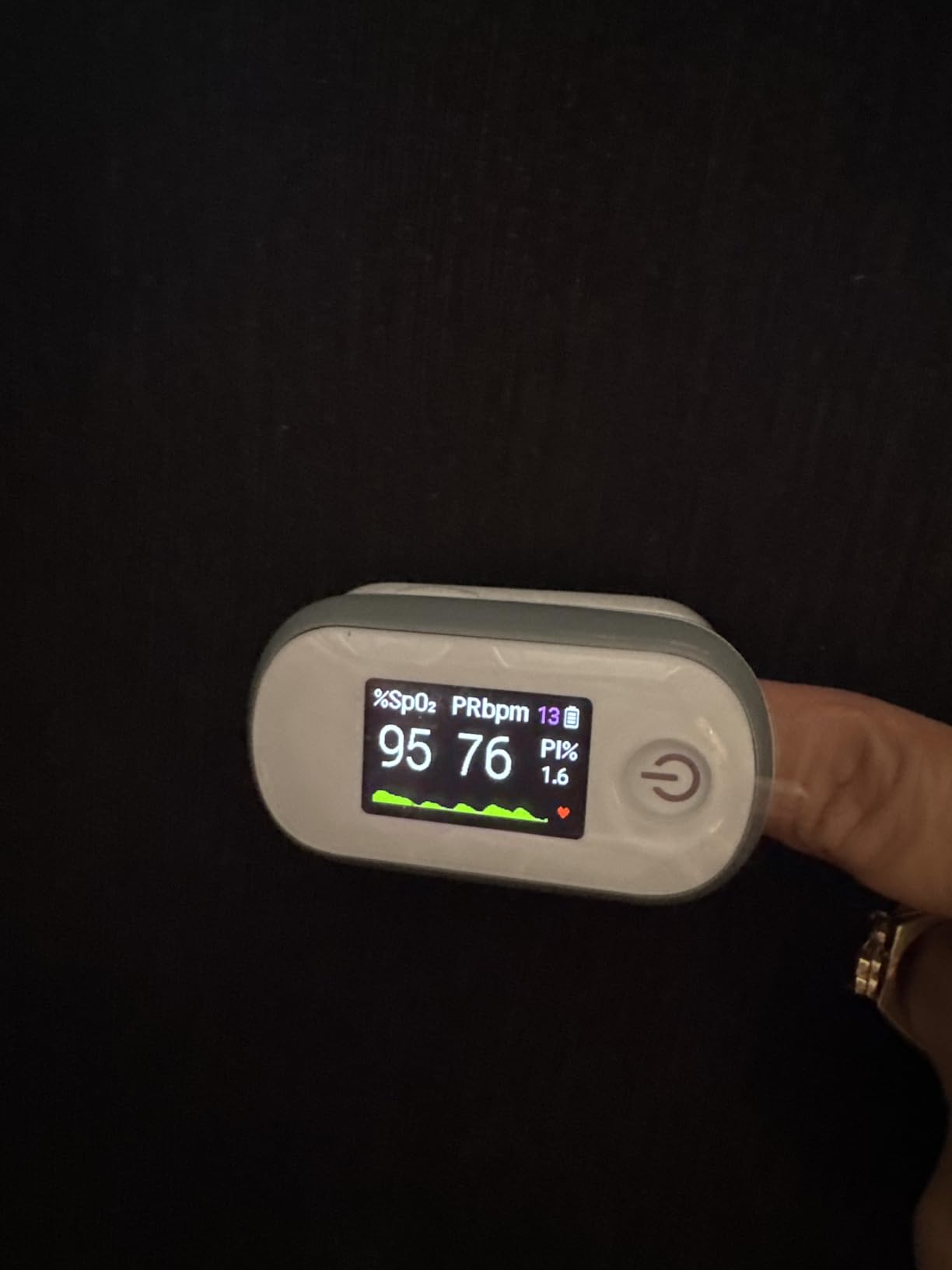 Alecaremed Pulse Oximeter, 4 Color OLED Display Oxygen Monitor Fingertip with 20x Memory, Blood Oxygen Saturation Monitor (SpO2), Alarm & Brightness Adjustable, Batteries & Lanyard (White) customer photo 1