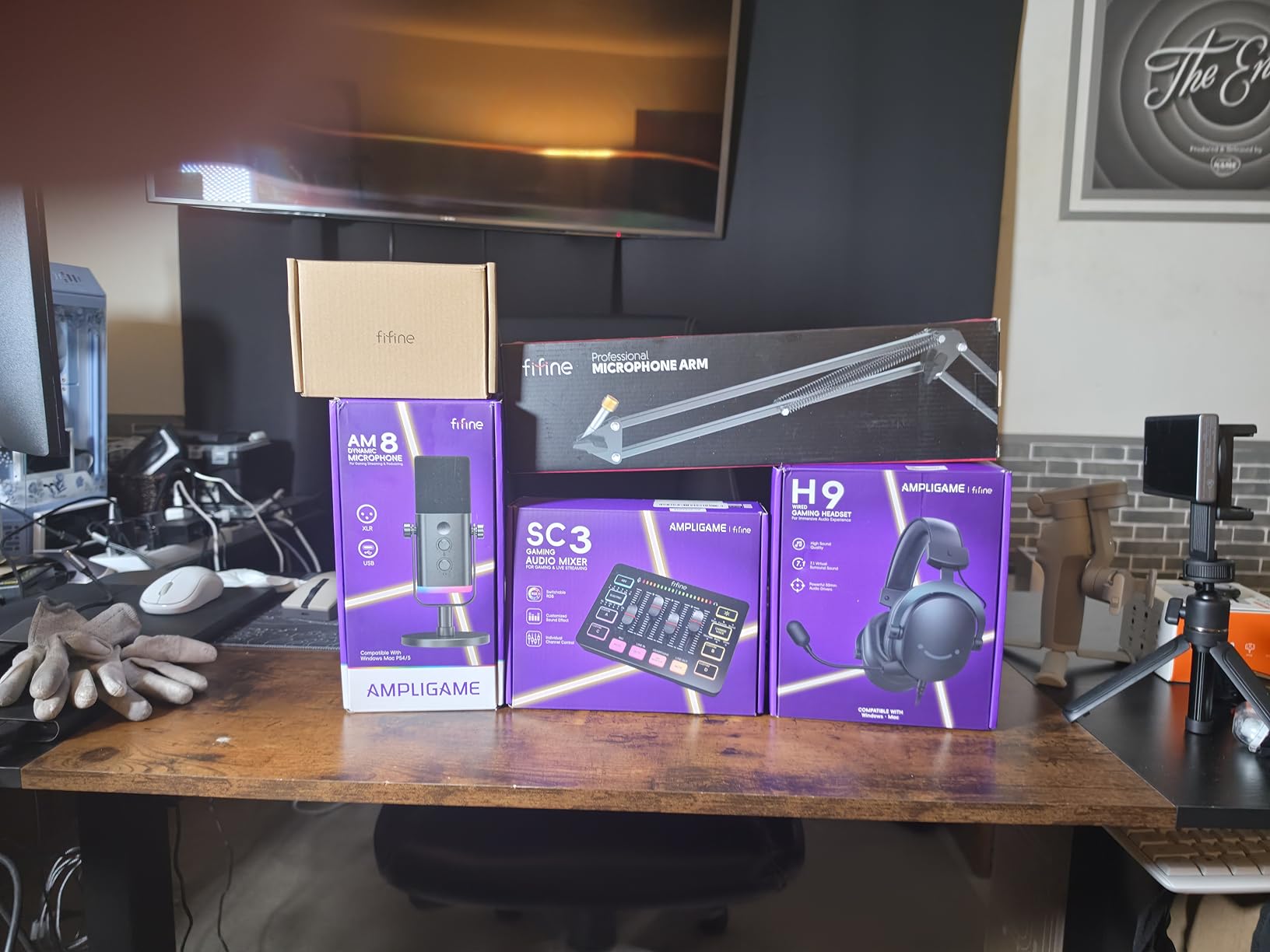FIFINE Gaming Audio Mixer, Streaming RGB PC Mixer with XLR Microphone Interface, Individual Control, Volume Fader, Mute Button, 48V Phantom Power, for Podcast/Recording/Vocal/Game Voice-AmpliGame SC3 customer photo 2