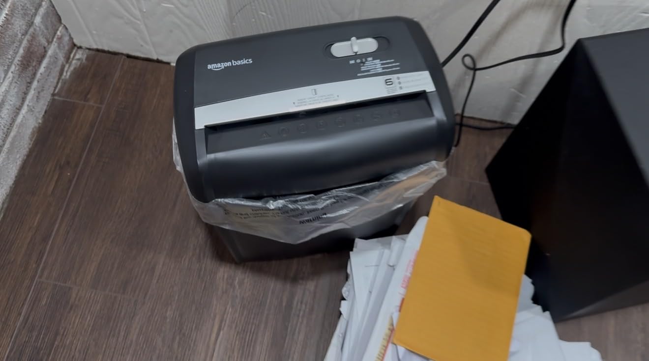 Amazon Basics 8-Sheet High Security Cross Cut Paper and Credit Card Shredder with P-4 Security, Auto Shut-off, Black customer photo 2