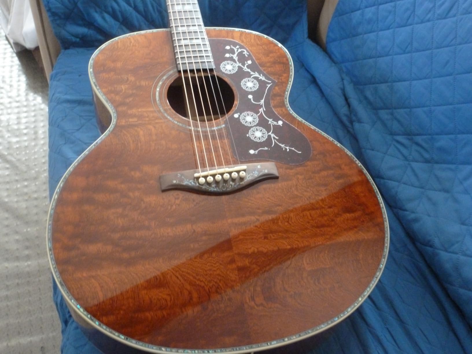 TARIO Antique Jumbo Body Acoustic Guitar Quilted Maple body Maple Neck Natural customer photo 1