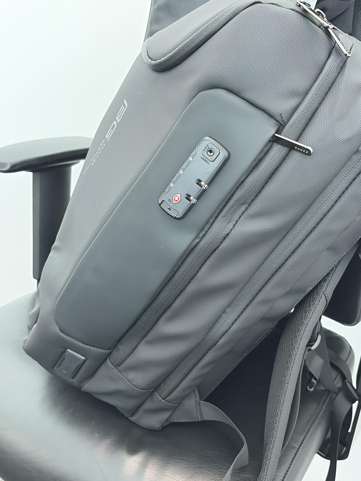 BANGE Men's Anti-Theft Backpack, Waterproof Fashion Travel Backpacks, High Tech Backpack with USB3.0 Charging Port, Business Laptop Backpack Fits 17.3 Inch Notebook customer photo 2