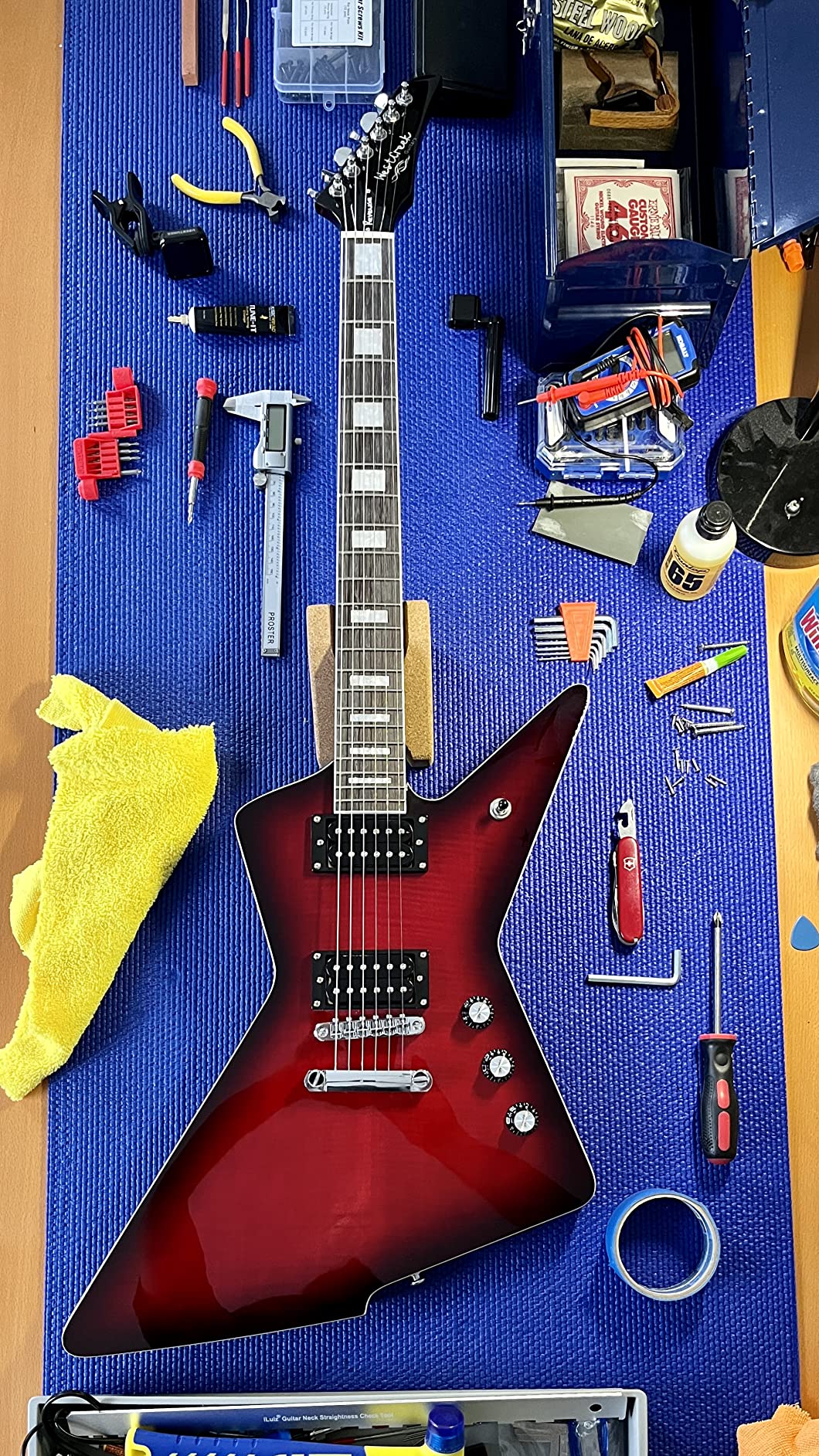 WestCreek Revenge Solid Body Electric Guitar, Heavy Metal Guitar, Right Handed, Heavy Metal Pickups, Rounded End Jumbo Frets, Bone nut, Rosewood Fretboard, Mahogany Body (White) customer photo 1