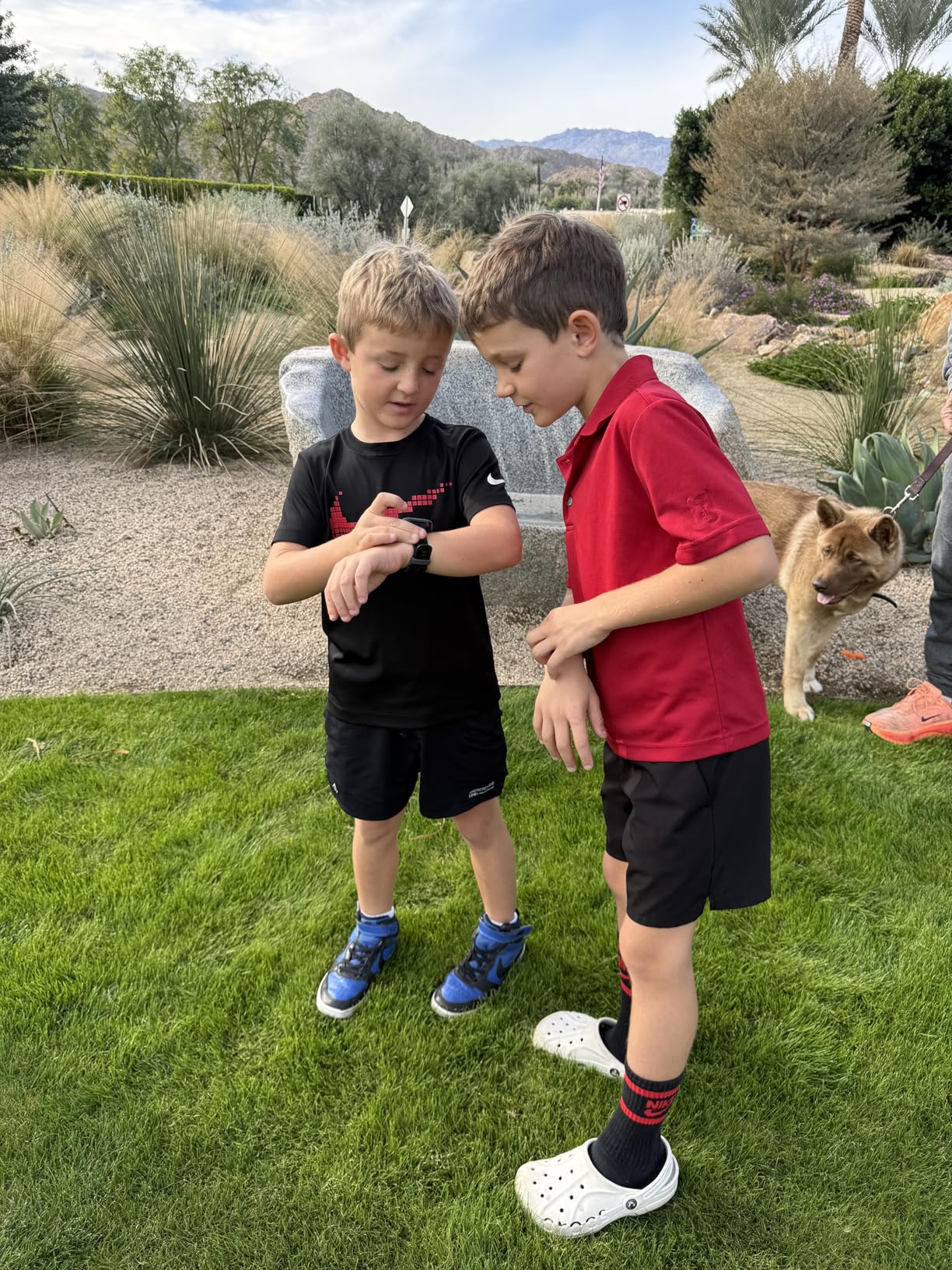Garmin Bounce Kids Smartwatch, Two-Way Text and Voice Messaging, Location Tracking, Green Burst customer photo 2