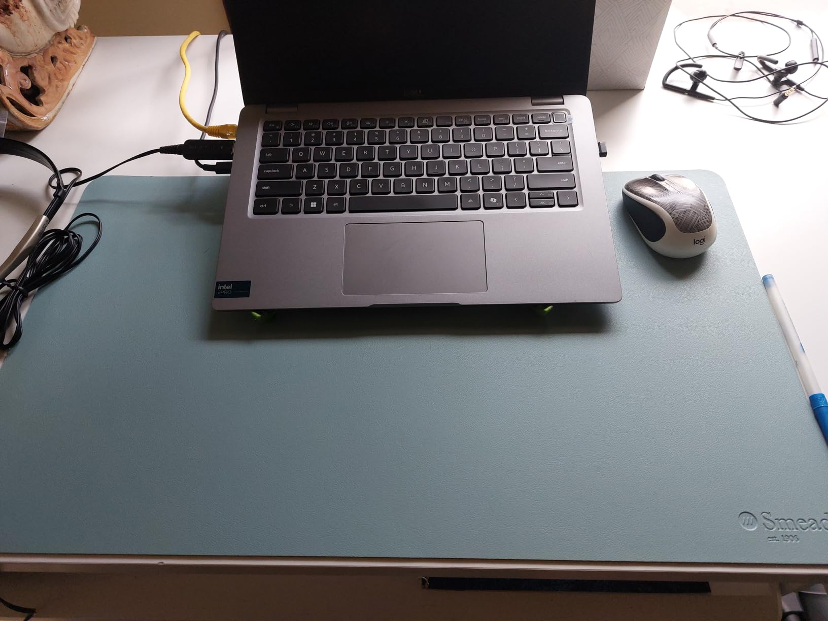 Smead Desk Pad, Vegan Leather Desk Mat with Non-Slip Faux Suede Backing, Perfect Desk Organizer for Office Decor, 31.5