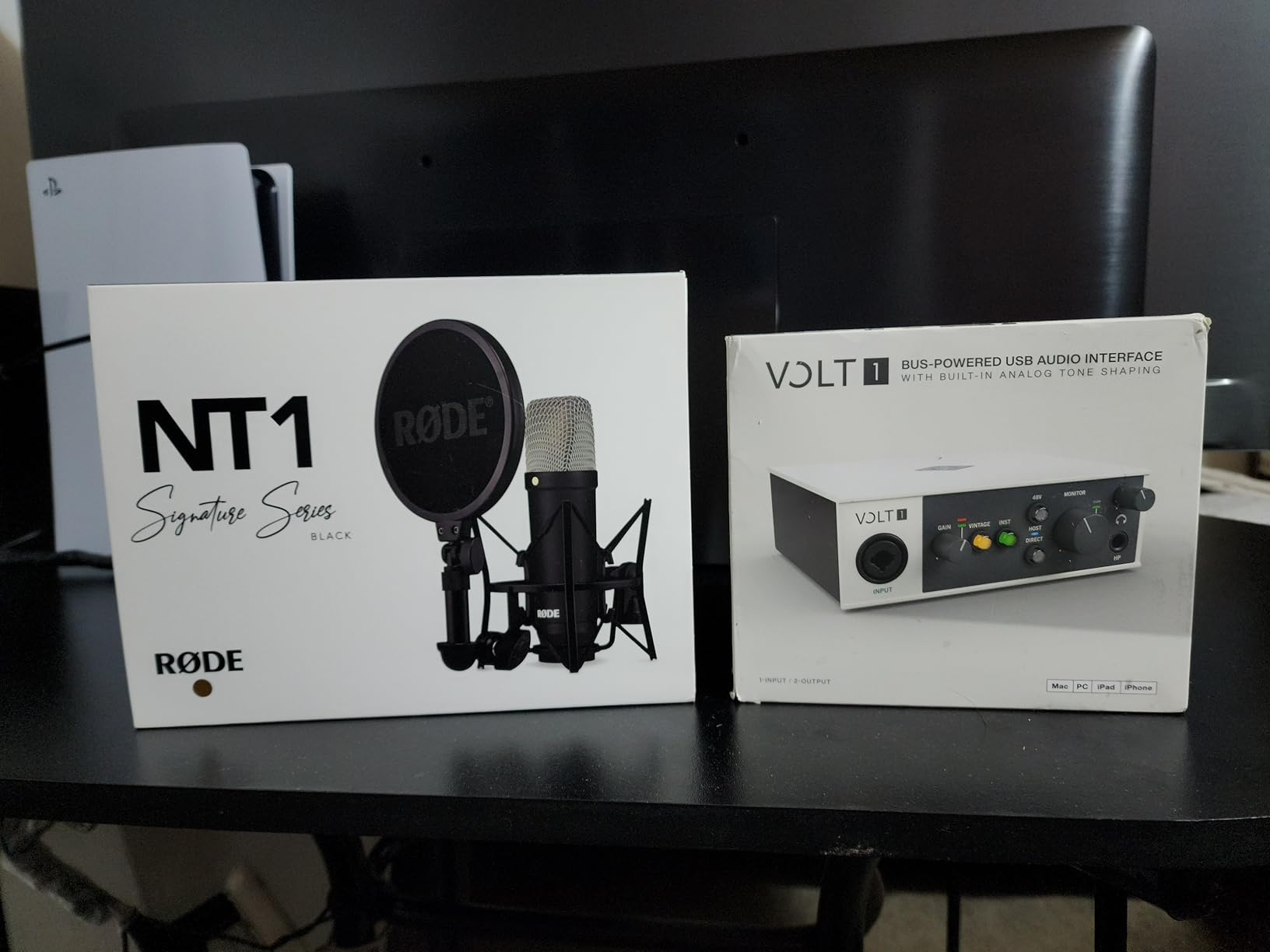 Rode NT1 Signature Series Large-Diaphragm Condenser Microphone with Shock Mount, Pop Filter and XLR Cable for Music Production, Vocal Recording, Streaming and Podcasting customer photo 2