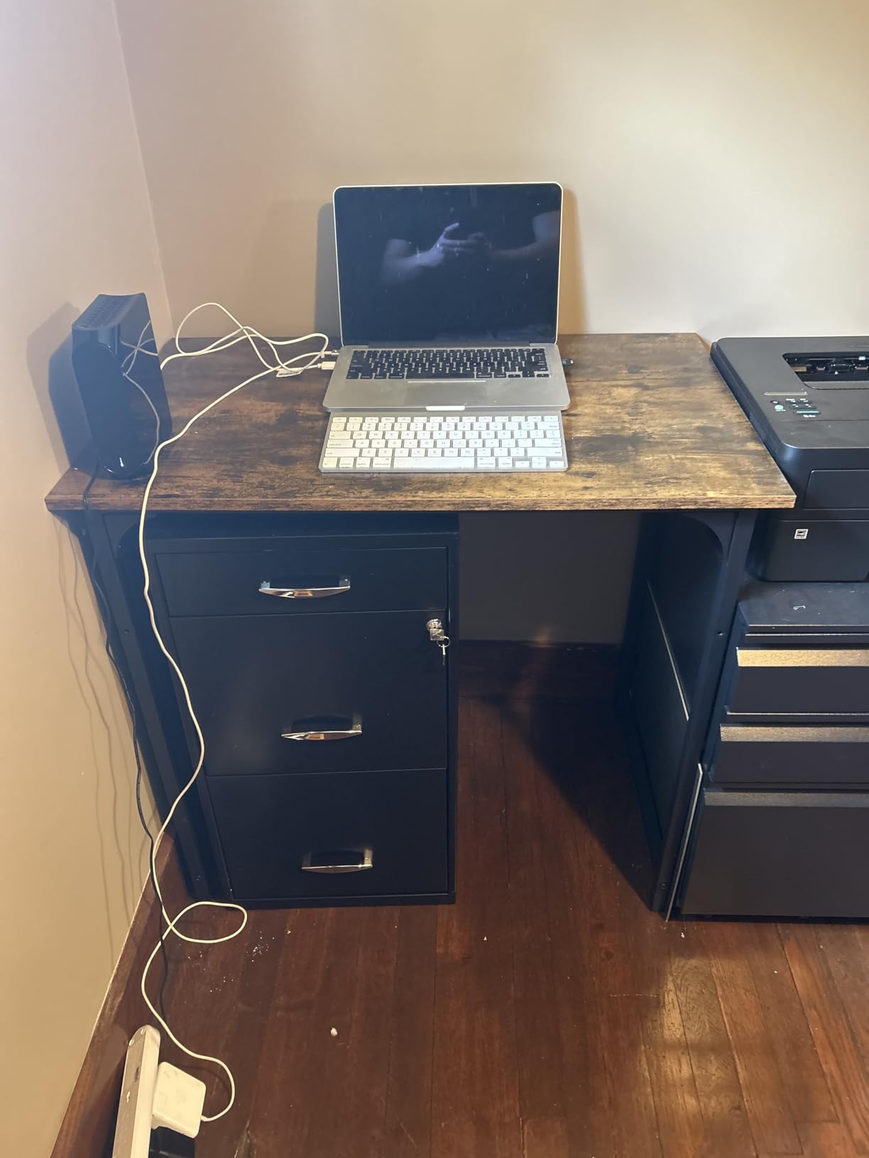 PayLessHere 32 Inch Computer Desk, Brown, Office Desk with Metal Frame, Adjustable Feet, Water-Resistant Scratchproof Surface, Sturdy Writing Table for Home Office or Study customer photo 1