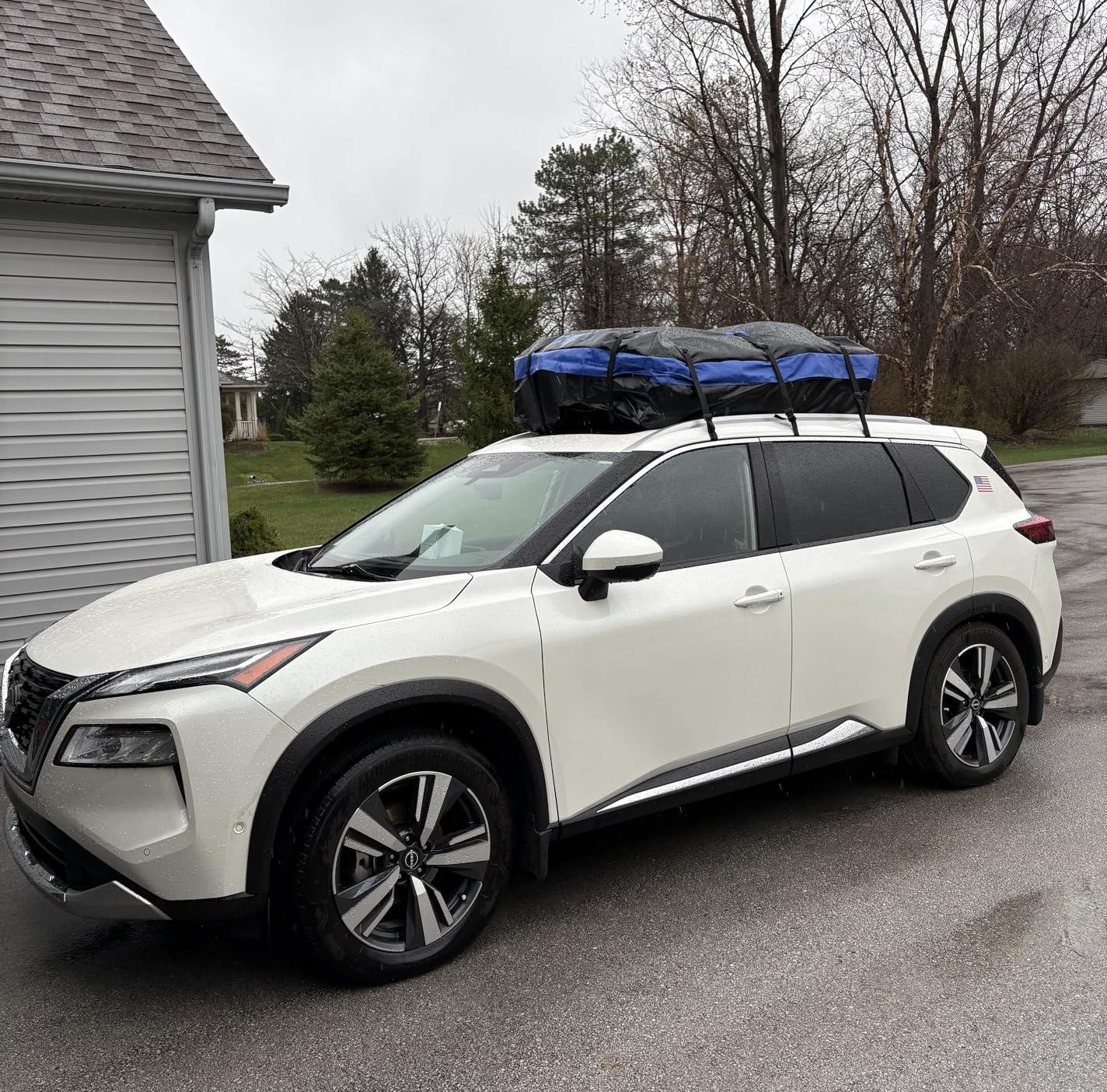 APTY 21 Cubic Feet Car Rooftop Cargo Bag Carrier, Soft Roof Top Luggage Bag for All Vechicles with/Without Racks - with Waterproof Zip, Luggage Lock, Anti-Slip Mat, Storage Bag, Door Hooks, Blue customer photo 1