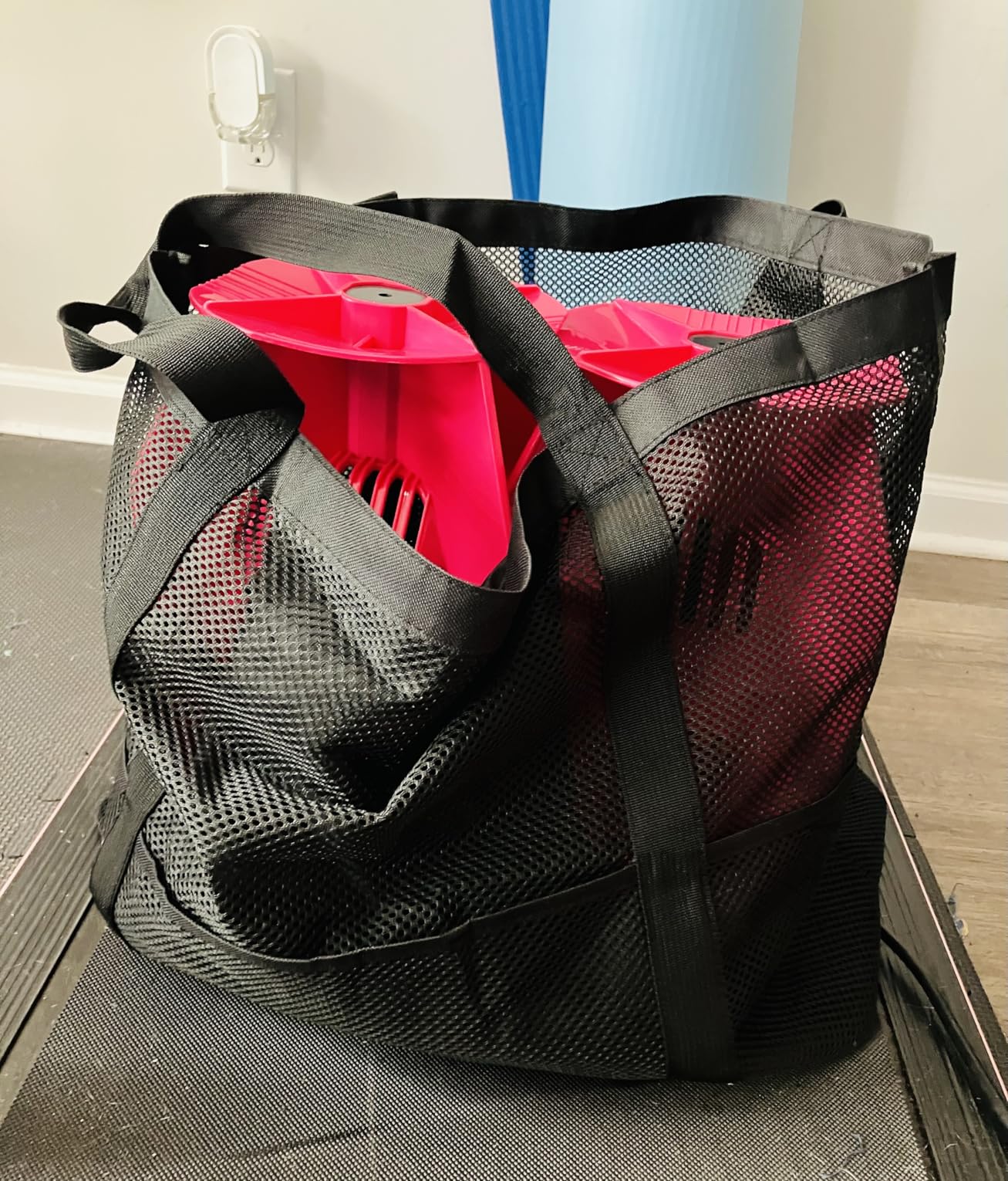 Fammart Mesh Beach Bag, Large Beach Tote with Zipper Pocket, Toys Pool Bag for Family Travel Vacation Cruise Essentials customer photo 1