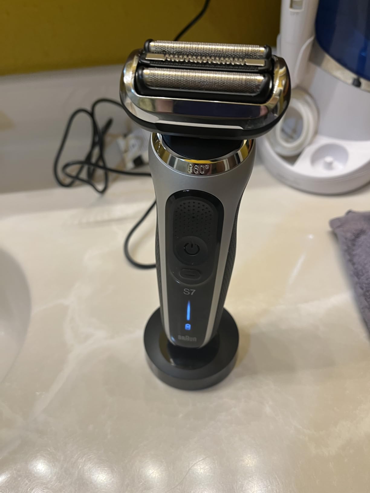 Braun Electric Shaver for Men, Series 7 7185cc, Waterproof, Wet & Dry Shave, Shaving Kit with SmartCare Center and Beard Trimmer, 3 Shave Modes, 60 Minute Battery Runtime, 10 Piece Set customer photo 1