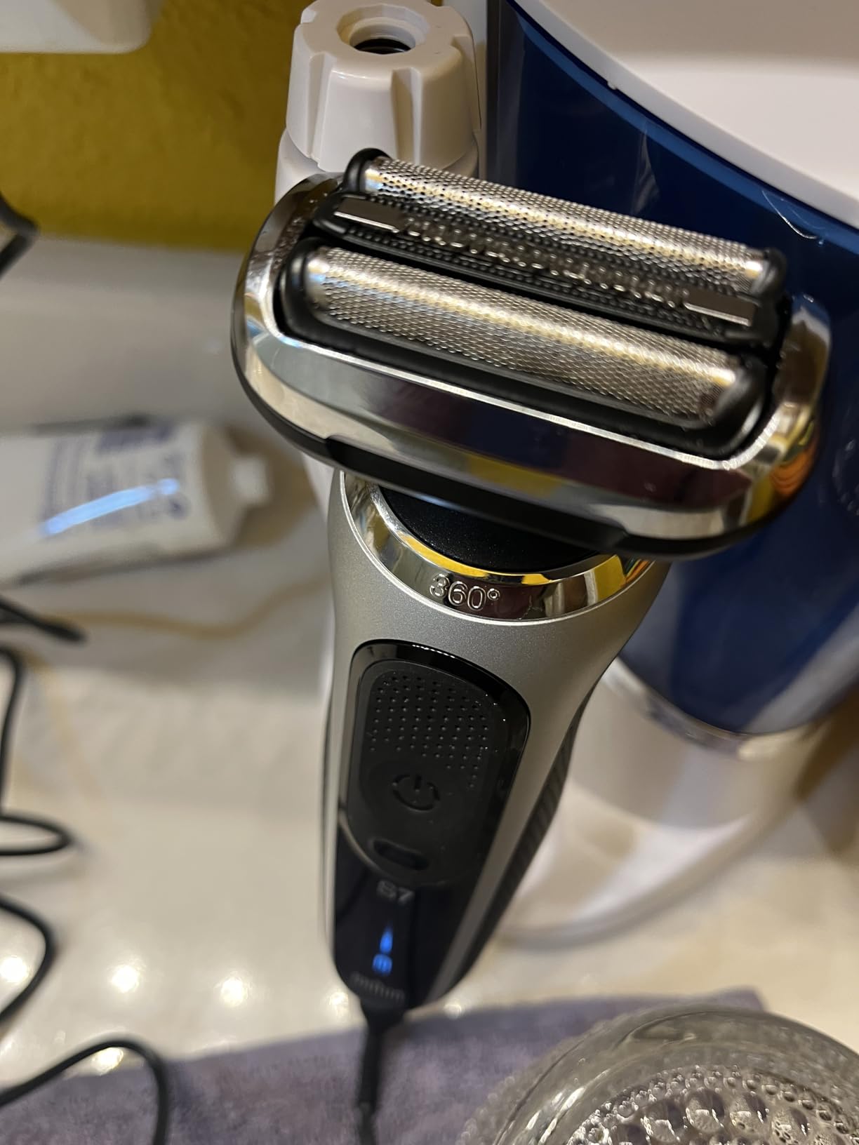Braun Electric Shaver for Men, Series 7 7185cc, Waterproof, Wet & Dry Shave, Shaving Kit with SmartCare Center and Beard Trimmer, 3 Shave Modes, 60 Minute Battery Runtime, 10 Piece Set customer photo 2