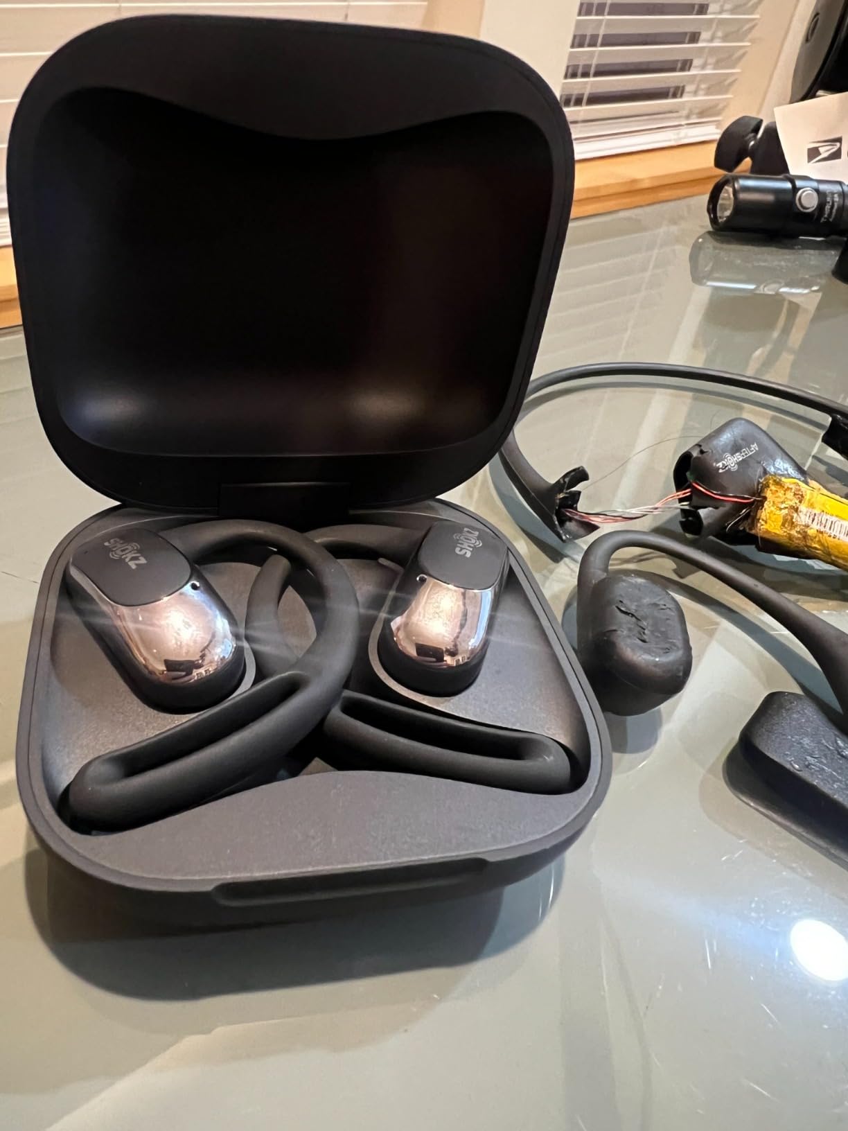SHOKZ OpenFit Air - Open-Ear Headphones, True Wireless Earbuds, Water Resistant, Secure Earhooks for Daily Use customer photo 2
