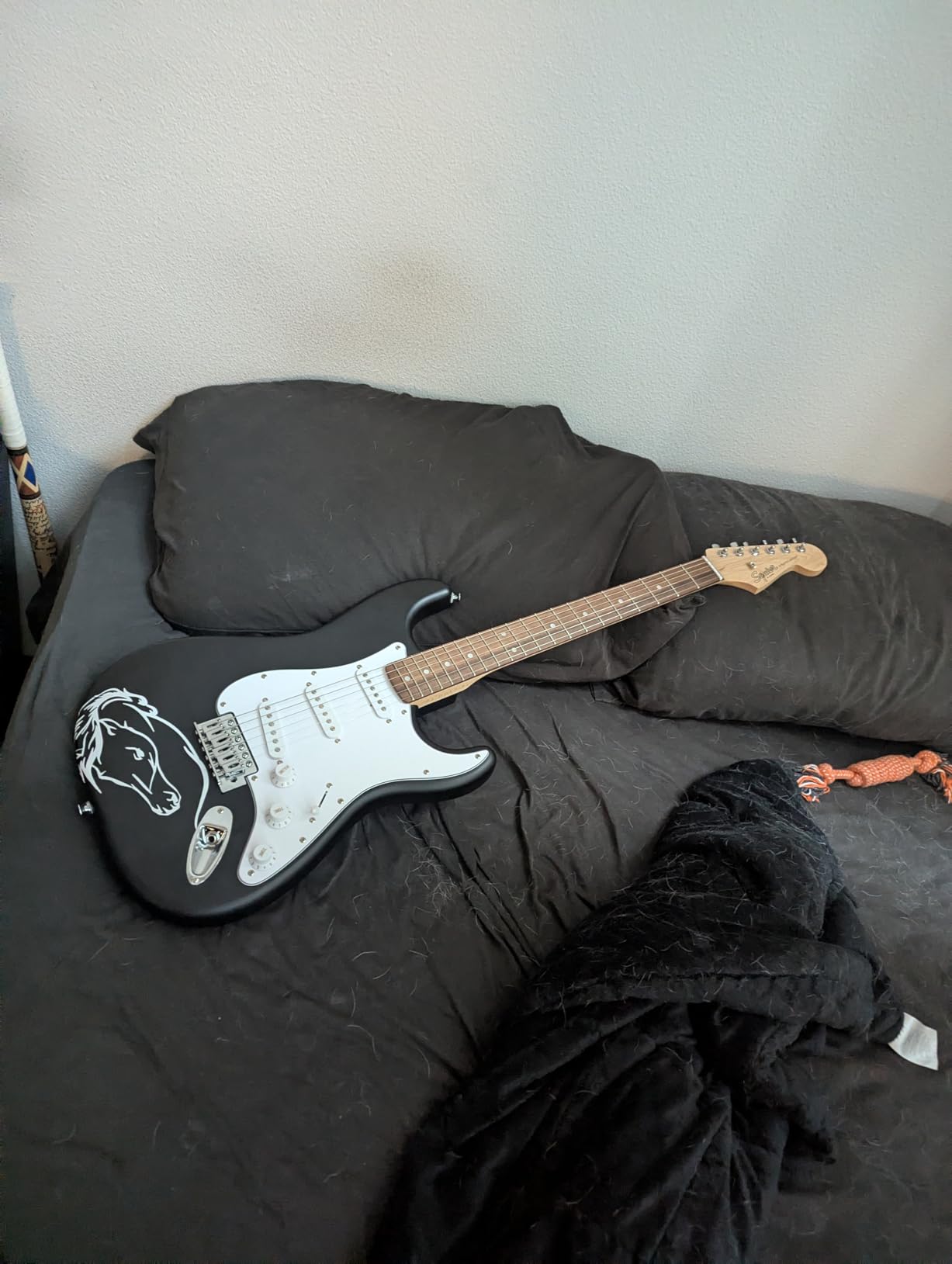 Squier Debut Series Stratocaster Electric Guitar, Beginner Guitar, Black with Matte Finish customer photo 2
