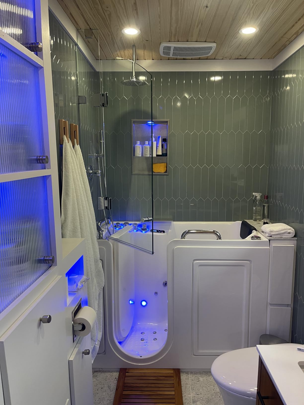 Walk-In Tub, 30 x 53 in, Right Drain, 9 Whirlpool & 26 Air Jets, Inline Heater, Quick Fill & Fast Drain, ADA Seat, Ergonomic Headrest, Aromatherapy & Chromatherapy, 110 V, White customer photo 1