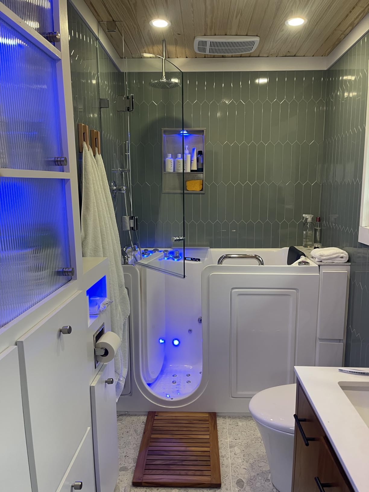 Walk-In Tub, 30 x 53 in, Right Drain, 9 Whirlpool & 26 Air Jets, Inline Heater, Quick Fill & Fast Drain, ADA Seat, Ergonomic Headrest, Aromatherapy & Chromatherapy, 110 V, White customer photo 2