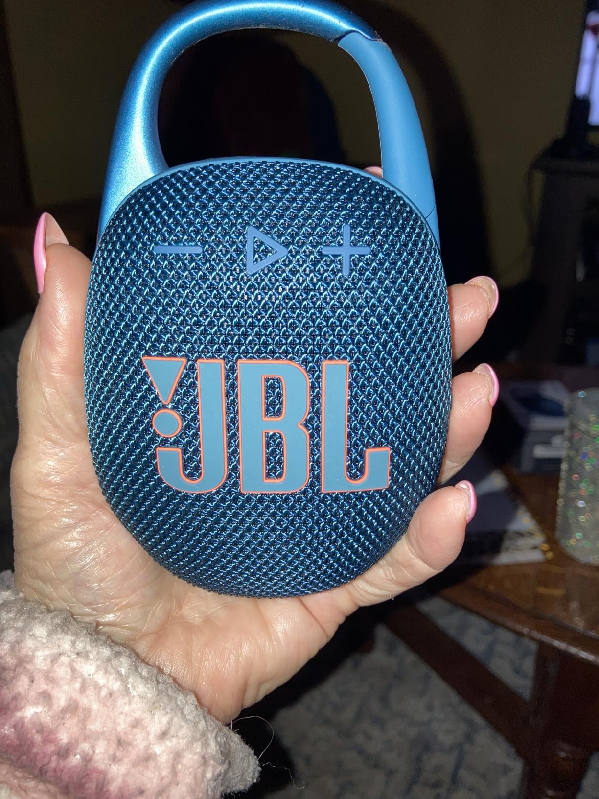 Clip 5 - Ultra-Portable, Waterproof & Dustproof Bluetooth Speaker, Big JBL Pro Sound with Punchy bass, Integrated Carabiner, Up to 12 Hours of Play, Made in Part with Recycled Materials (Black) customer photo 2