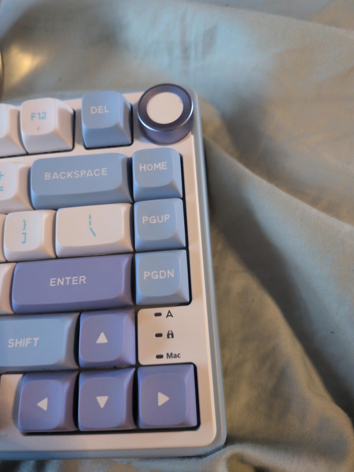 RK ROYAL KLUDGE R75 Wired Mechanical Keyboard with Volume Knob, 75% Mechanical Gaming Keyboard Gasket Mount, Hot Swappable Silver Switch, MDA Profile PBT Keycaps customer photo 2