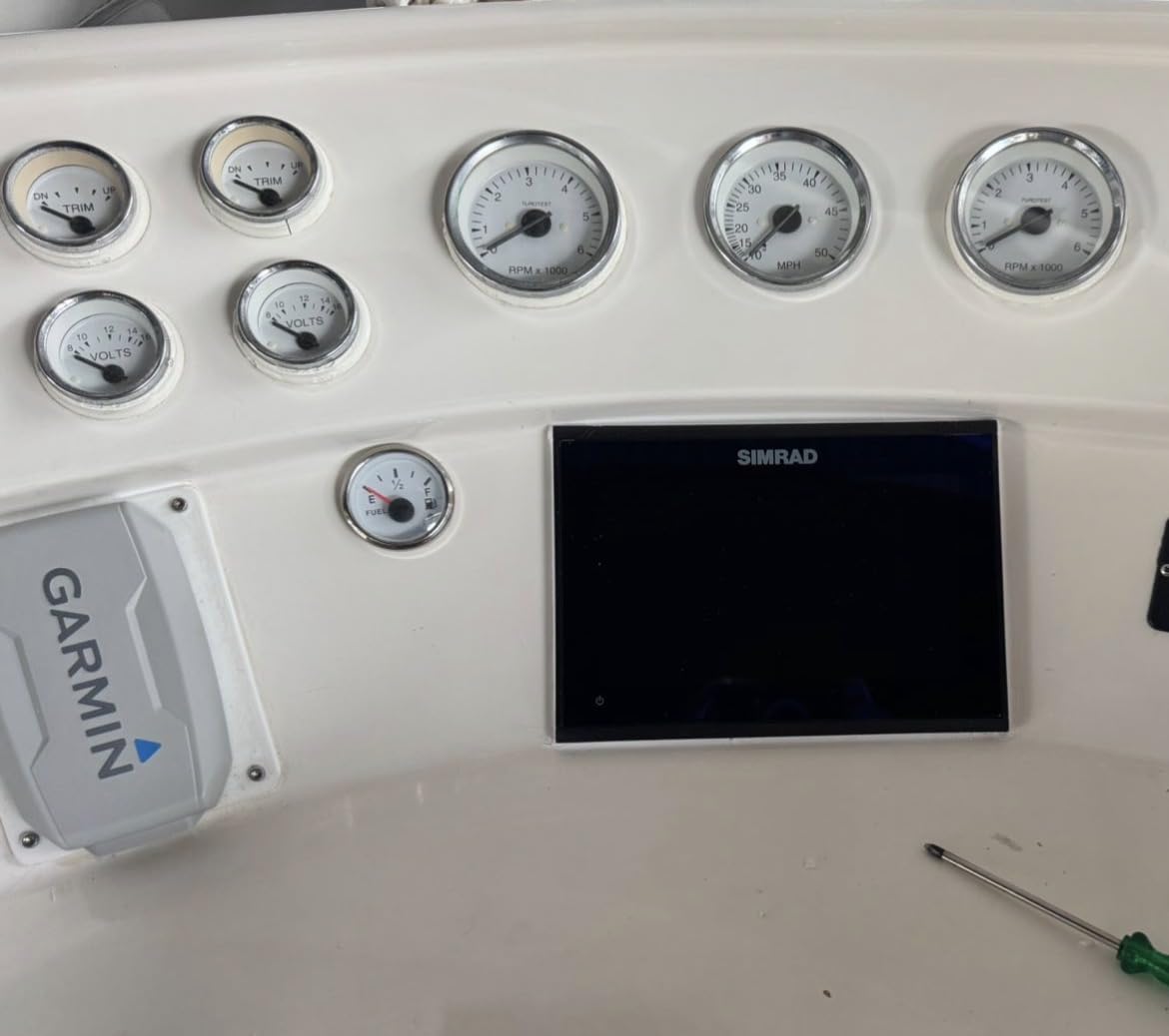 Simrad GO7 Chartplotter and Fish Finder with Transducer and Radar Options, Preloaded C-MAP Discover Chart Card customer photo 2