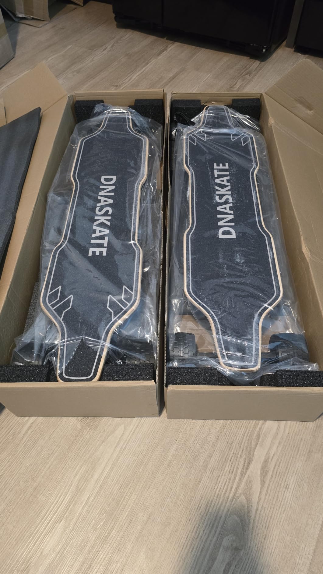 V4/V20 Electric Skateboard with Remote, 28 Mph Top Speed, 22 Miles Range, 1200W Hub-Motor, Longboard Skateboard for Adults & Teens customer photo 2