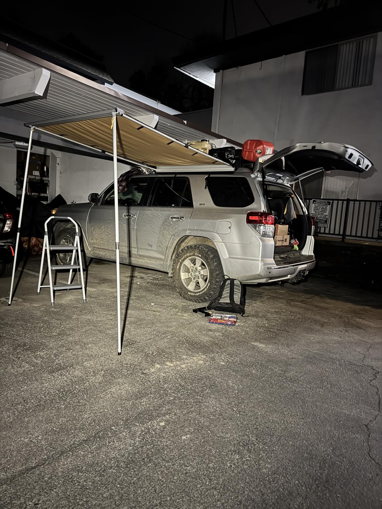VEVOR Vehicle Awning 4.6'x6.6' Roof Rack Pull-Out Sun Shade UV50+ PU3000mm, Retractable Weatherproof 4x4 Side Awning for SUV Outdoor Camping customer photo 1