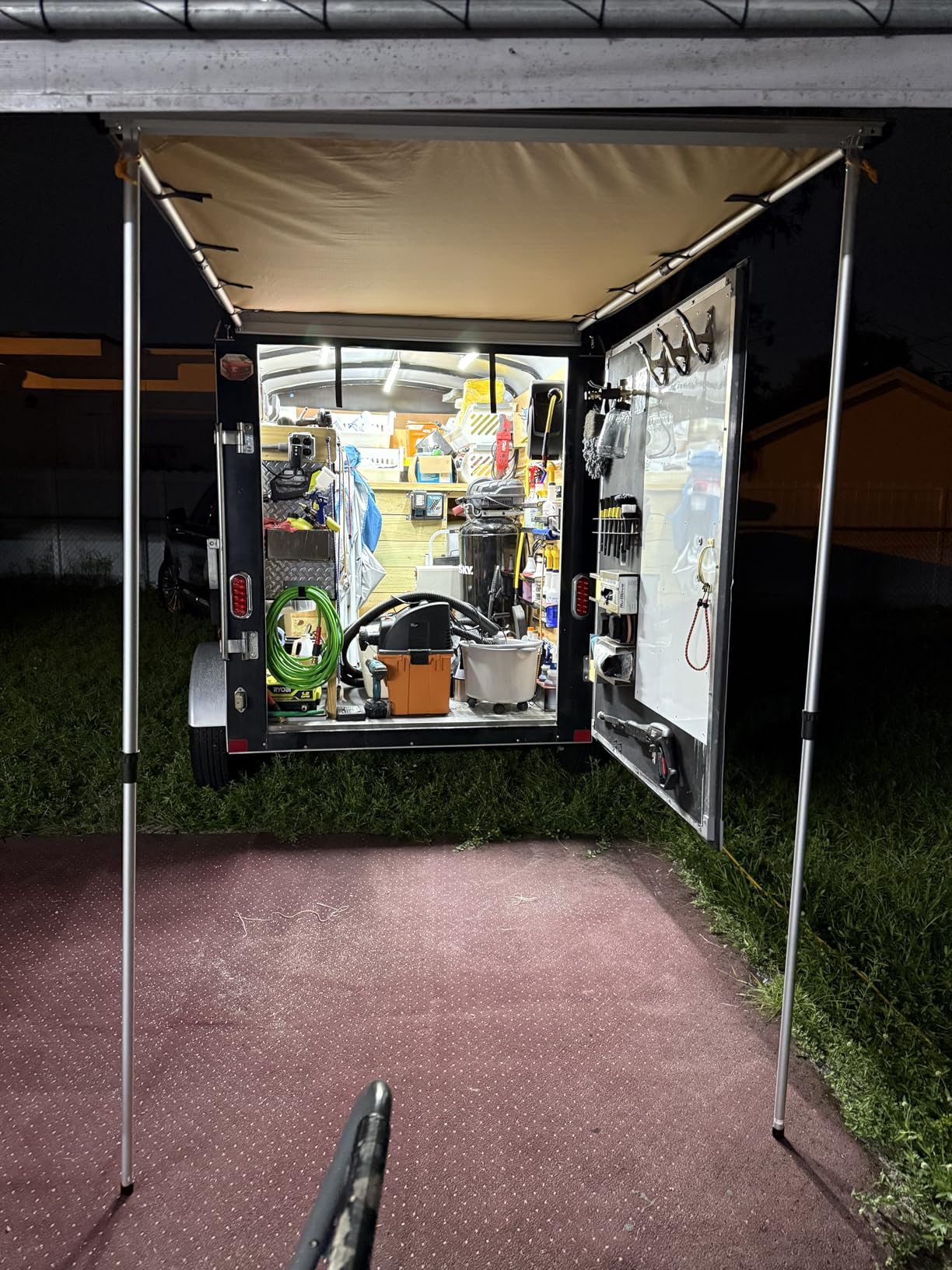 VEVOR Vehicle Awning 4.6'x6.6' Roof Rack Pull-Out Sun Shade UV50+ PU3000mm, Retractable Weatherproof 4x4 Side Awning for SUV Outdoor Camping customer photo 2