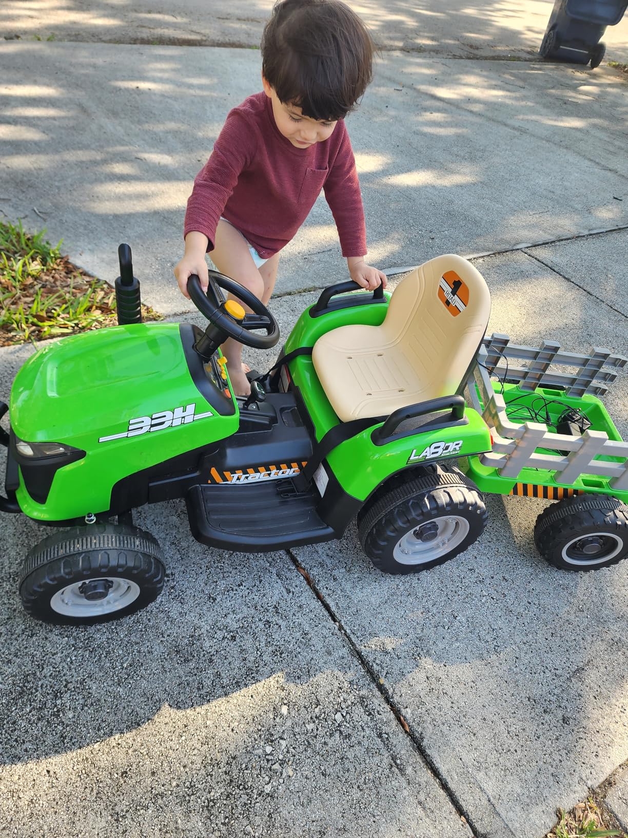 ARBELI 12V 7AH Ride on Tractor w/Tiltable Trailer & Remote Control, 2x45W Motors, Bluetooth, Music, Shifter, Electric Car for Kids Ages 2-5 (Green) customer photo 2