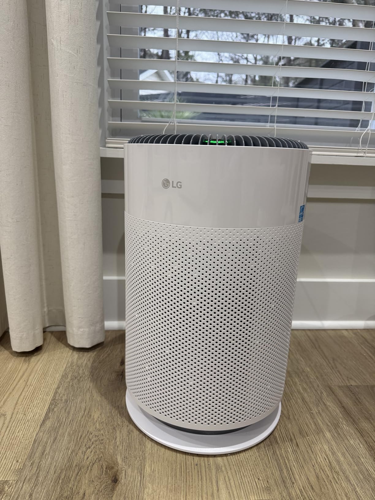 LG PuriCare 360 Air Purifiers for Home, Large and Small Room, Up to 2,059 ft² in 1 Hr with NanoFiber True HEPA Filter, 360 Degrees Filtration, WiFi customer photo 1