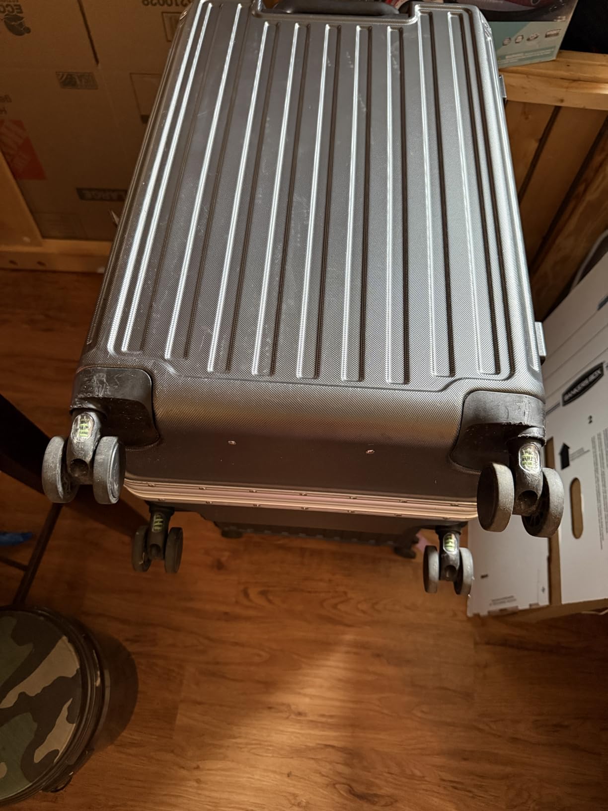 LUGGEX Checked Suitcase with Spinner Wheels, 8010S Aluminum Frame Zipperless Polycarbonate Hard Shell Suitcase (ZX-Core, Charcoal Metallic, 28 Inch) customer photo 2