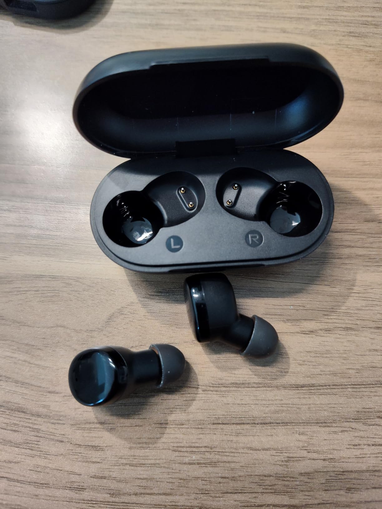 kurdene Wireless Earbuds Bluetooth 5.3 in Ear Buds Light Weight Headphones,Deep Bass Sound,Built in Mics Headset,Clear Calls Earphones for Sports Workout customer photo 1