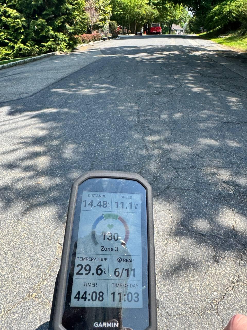 Garmin Edge 1050, Premium Cycling Computer with Vivid Color Touchscreen Display customer photo 1