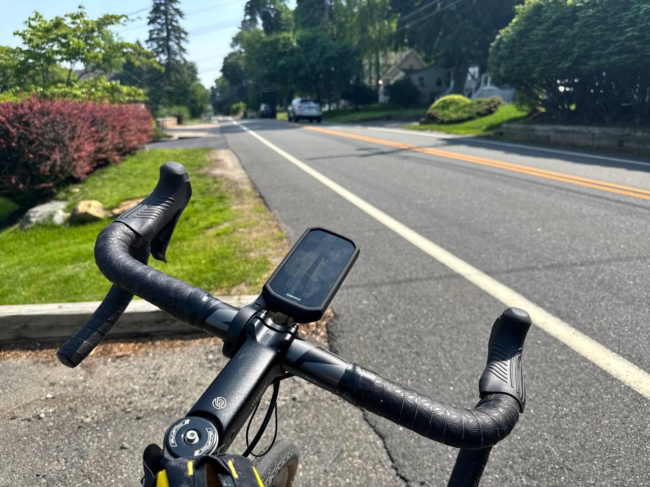 Garmin Edge 1050, Premium Cycling Computer with Vivid Color Touchscreen Display customer photo 2