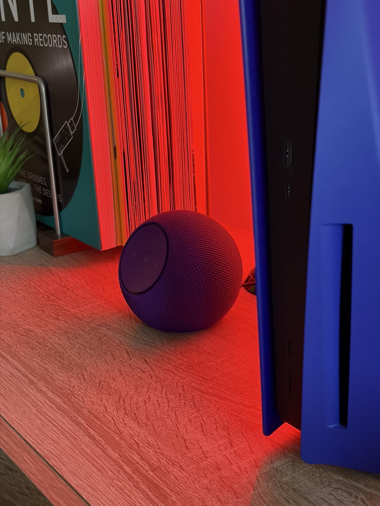 Amazon Echo Dot Max (newest model), Alexa speaker with room-filling sound and nearly 3x bass, Great for living rooms and medium-sized spaces, Designed for Alexa+, Graphite customer photo 1