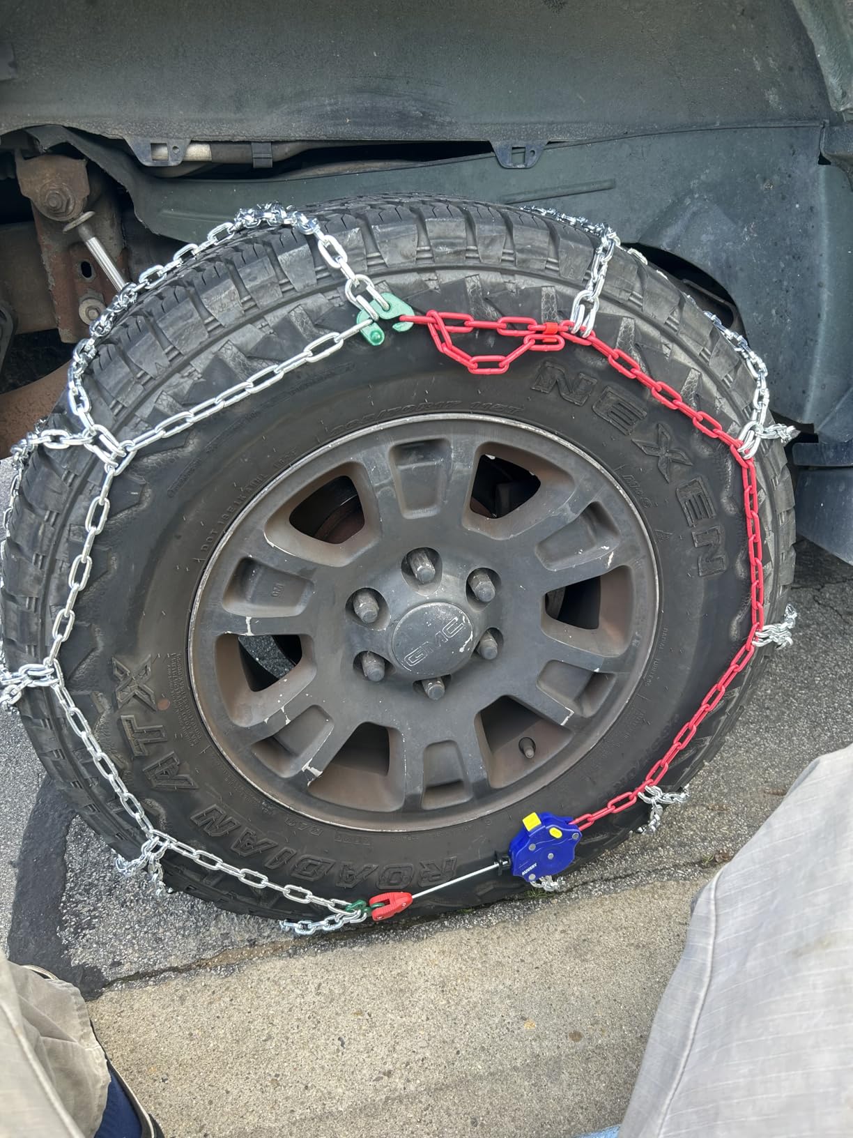 Snow-Chains Auto Fixing 1 Min Quick Installation Tire-Chains, Heavy-Duty Emergency Tire Traction Chain for Pickup Trucks and Off-road SUV Car Tires 265 275 285 295 305 - Set of 2 (HYR-B) customer photo 1
